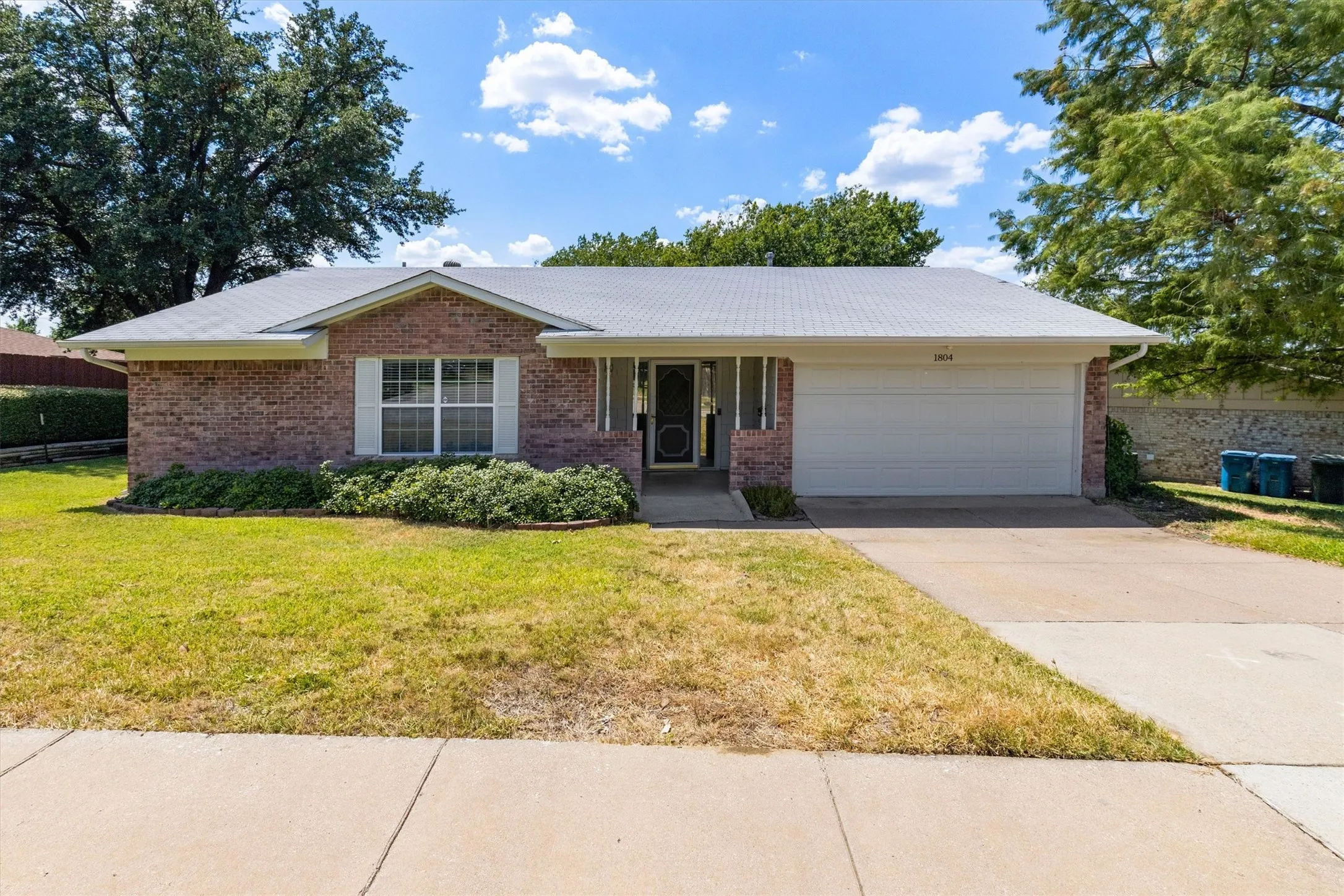 Single Family Residence For Sale in Dallas County , 1804 Westwood Circle, Carrollton, Texas 75006, 3 Bedroom, 2 Bathroom, 2 Garage spaces, 1,363 Sqft, built in 1969, mls#21356481, Real Estate Agent in Carrollton, Homes For Sale in Dallas county, Homes For Sale in Carrollton, Realtor in Carrollton Texas, Real Estate Brokerage Independent Realty Texas, Luminita Cordes Realtor