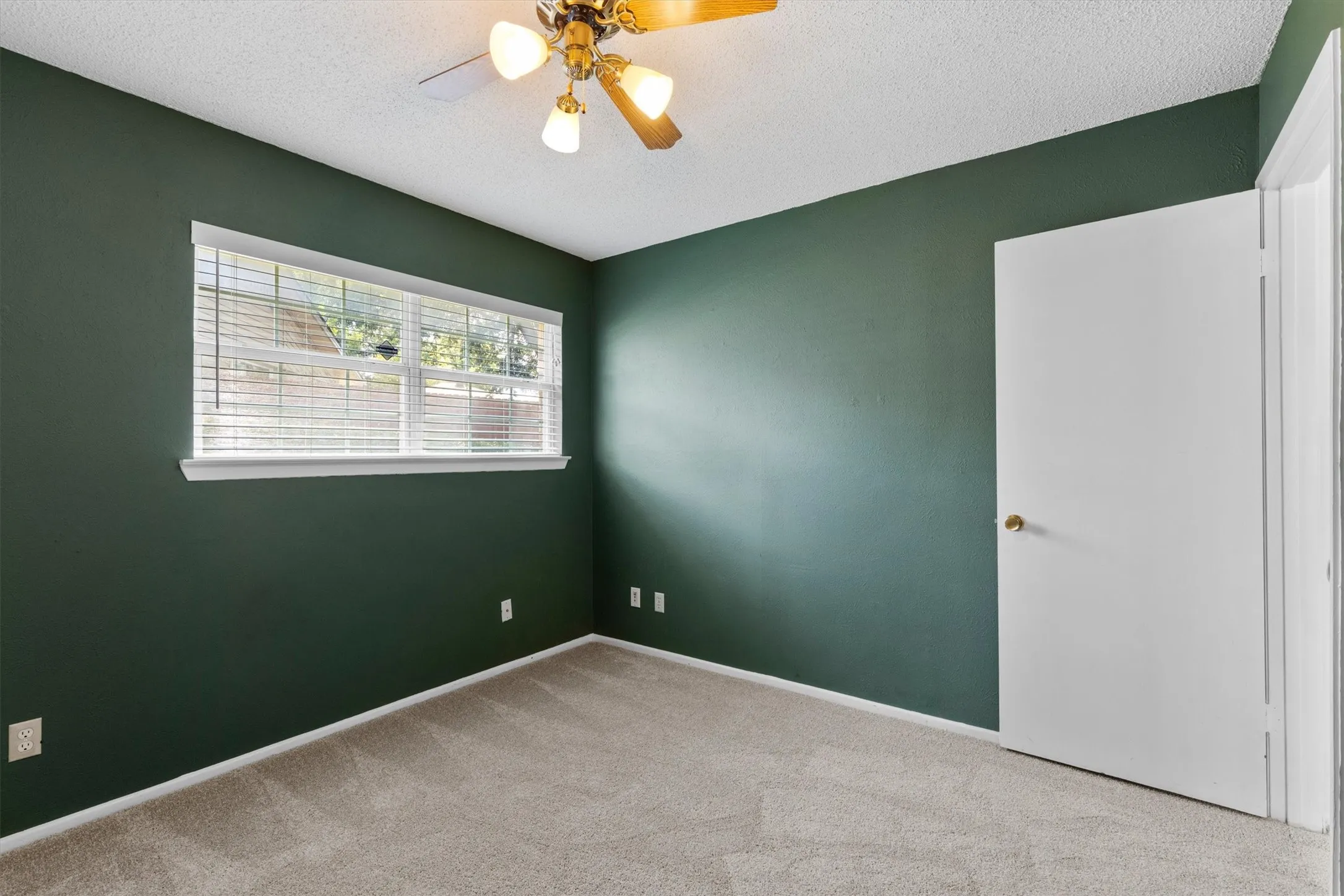 Single Family Residence For Sale in Dallas County , 1804 Westwood Circle, Carrollton, Texas 75006, 3 Bedroom, 2 Bathroom, 2 Garage spaces, 1,363 Sqft, built in 1969, mls#21356481, Real Estate Agent in Carrollton, Homes For Sale in Dallas county, Homes For Sale in Carrollton, Realtor in Carrollton Texas, Real Estate Brokerage Independent Realty Texas, Luminita Cordes Realtor