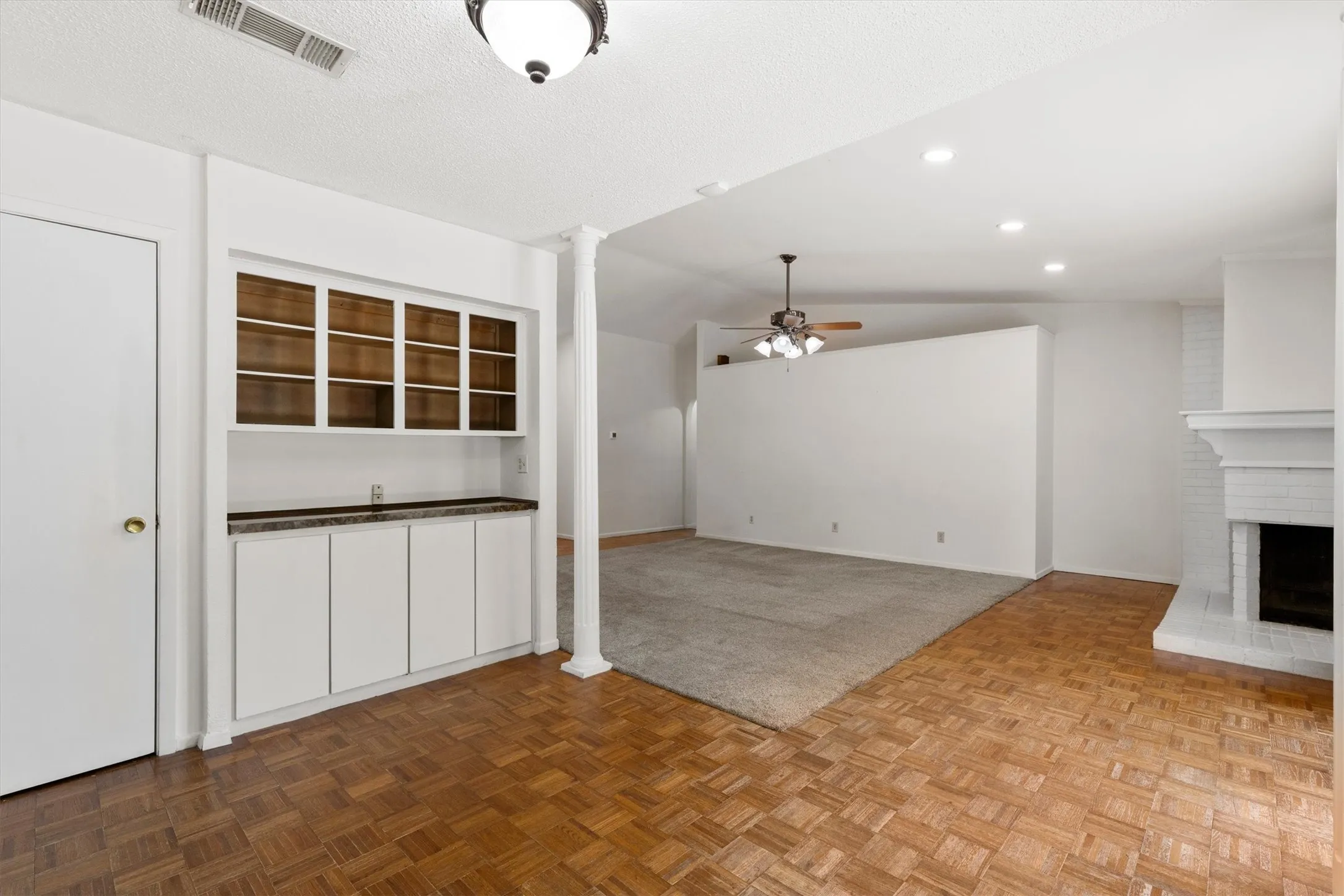Single Family Residence For Sale in Dallas County , 1804 Westwood Circle, Carrollton, Texas 75006, 3 Bedroom, 2 Bathroom, 2 Garage spaces, 1,363 Sqft, built in 1969, mls#21356481, Real Estate Agent in Carrollton, Homes For Sale in Dallas county, Homes For Sale in Carrollton, Realtor in Carrollton Texas, Real Estate Brokerage Independent Realty Texas, Luminita Cordes Realtor