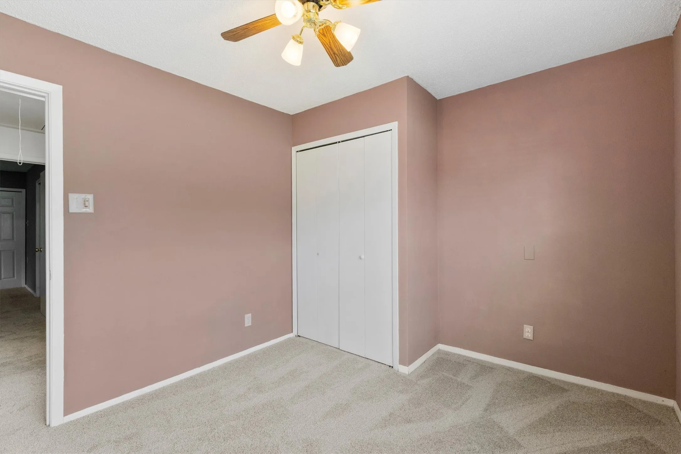 Single Family Residence For Sale in Dallas County , 1804 Westwood Circle, Carrollton, Texas 75006, 3 Bedroom, 2 Bathroom, 2 Garage spaces, 1,363 Sqft, built in 1969, mls#21356481, Real Estate Agent in Carrollton, Homes For Sale in Dallas county, Homes For Sale in Carrollton, Realtor in Carrollton Texas, Real Estate Brokerage Independent Realty Texas, Luminita Cordes Realtor