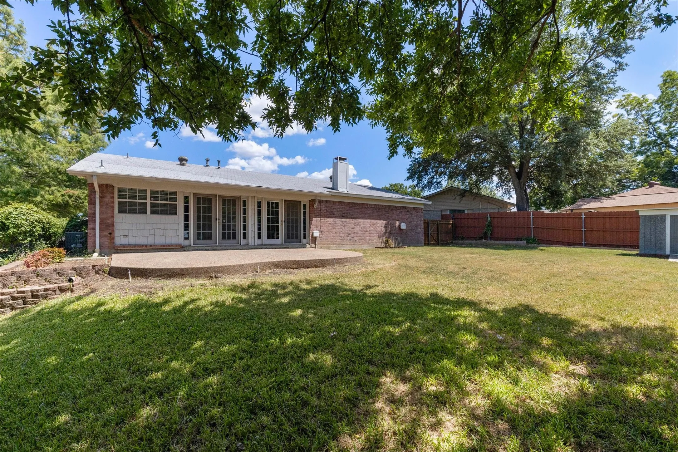 Single Family Residence For Sale in Dallas County , 1804 Westwood Circle, Carrollton, Texas 75006, 3 Bedroom, 2 Bathroom, 2 Garage spaces, 1,363 Sqft, built in 1969, mls#21356481, Real Estate Agent in Carrollton, Homes For Sale in Dallas county, Homes For Sale in Carrollton, Realtor in Carrollton Texas, Real Estate Brokerage Independent Realty Texas, Luminita Cordes Realtor