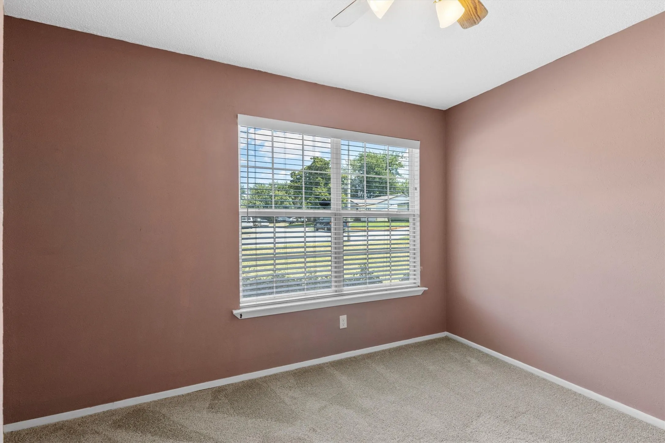 Single Family Residence For Sale in Dallas County , 1804 Westwood Circle, Carrollton, Texas 75006, 3 Bedroom, 2 Bathroom, 2 Garage spaces, 1,363 Sqft, built in 1969, mls#21356481, Real Estate Agent in Carrollton, Homes For Sale in Dallas county, Homes For Sale in Carrollton, Realtor in Carrollton Texas, Real Estate Brokerage Independent Realty Texas, Luminita Cordes Realtor