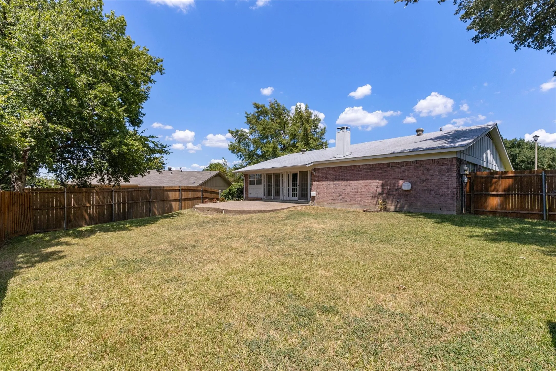 Single Family Residence For Sale in Dallas County , 1804 Westwood Circle, Carrollton, Texas 75006, 3 Bedroom, 2 Bathroom, 2 Garage spaces, 1,363 Sqft, built in 1969, mls#21356481, Real Estate Agent in Carrollton, Homes For Sale in Dallas county, Homes For Sale in Carrollton, Realtor in Carrollton Texas, Real Estate Brokerage Independent Realty Texas, Luminita Cordes Realtor