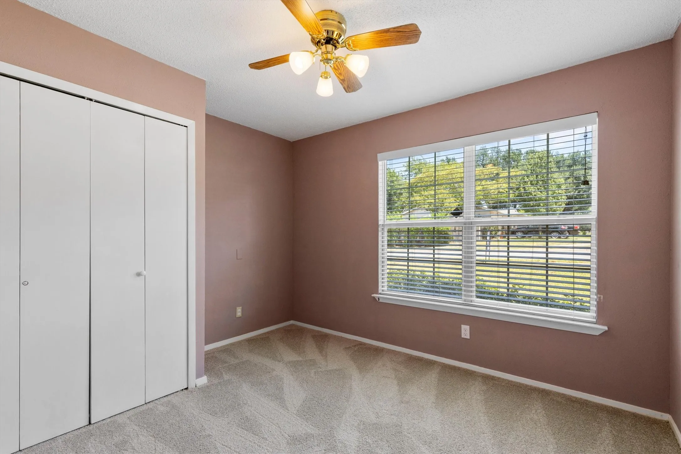 Single Family Residence For Sale in Dallas County , 1804 Westwood Circle, Carrollton, Texas 75006, 3 Bedroom, 2 Bathroom, 2 Garage spaces, 1,363 Sqft, built in 1969, mls#21356481, Real Estate Agent in Carrollton, Homes For Sale in Dallas county, Homes For Sale in Carrollton, Realtor in Carrollton Texas, Real Estate Brokerage Independent Realty Texas, Luminita Cordes Realtor