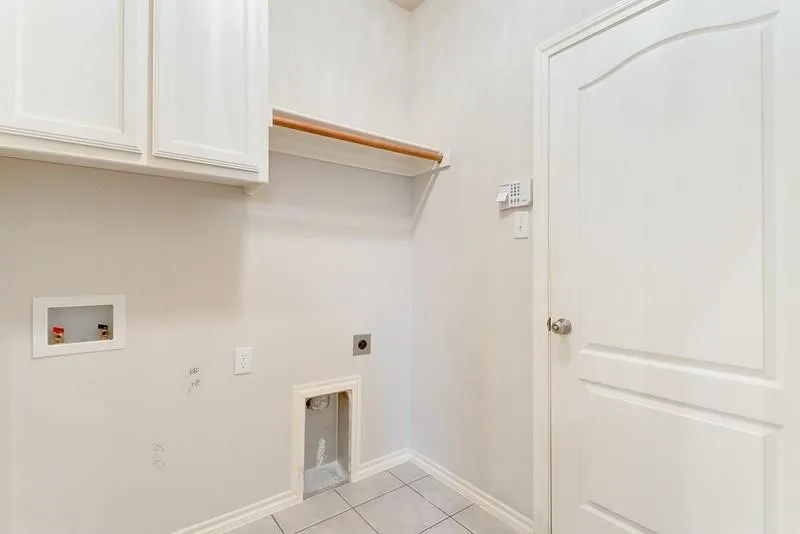 Single Family Residence For Rent in Tarrant County , 2612 Evening Shade Drive, Fort Worth, Texas 76131, 3 Bedroom, 2 Bathroom, 2 Garage spaces, 1,618 Sqft, built in 2004, mls#21356543, Real Estate Agent in Fort Worth, Homes For Rent in Tarrant county, Homes For Rent in Fort Worth, Realtor in Fort Worth Texas, Real Estate Brokerage Independent Realty Texas, Luminita Cordes Realtor