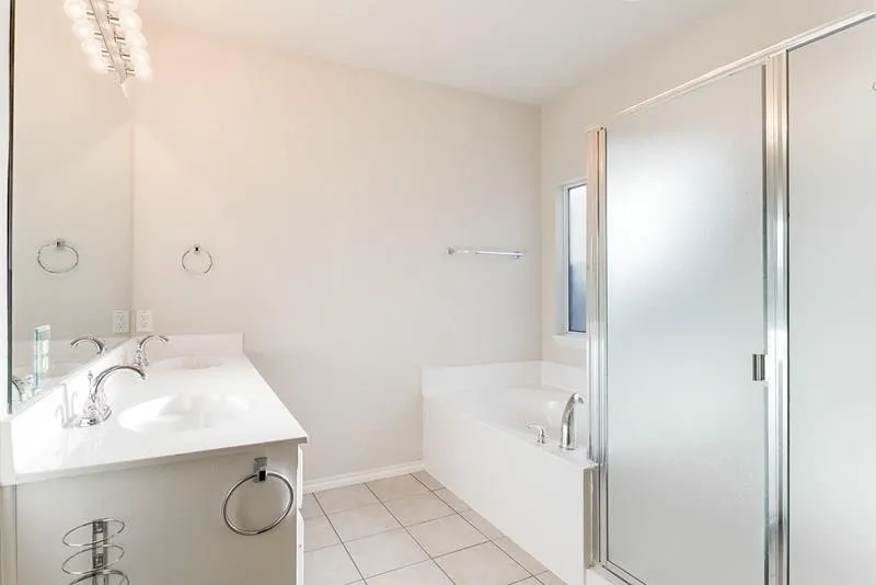 Single Family Residence For Rent in Tarrant County , 2612 Evening Shade Drive, Fort Worth, Texas 76131, 3 Bedroom, 2 Bathroom, 2 Garage spaces, 1,618 Sqft, built in 2004, mls#21356543, Real Estate Agent in Fort Worth, Homes For Rent in Tarrant county, Homes For Rent in Fort Worth, Realtor in Fort Worth Texas, Real Estate Brokerage Independent Realty Texas, Luminita Cordes Realtor