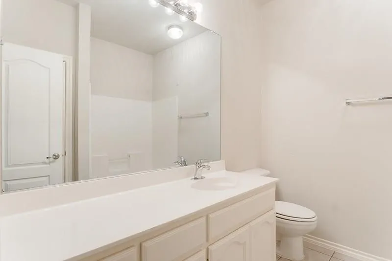 Single Family Residence For Rent in Tarrant County , 2612 Evening Shade Drive, Fort Worth, Texas 76131, 3 Bedroom, 2 Bathroom, 2 Garage spaces, 1,618 Sqft, built in 2004, mls#21356543, Real Estate Agent in Fort Worth, Homes For Rent in Tarrant county, Homes For Rent in Fort Worth, Realtor in Fort Worth Texas, Real Estate Brokerage Independent Realty Texas, Luminita Cordes Realtor