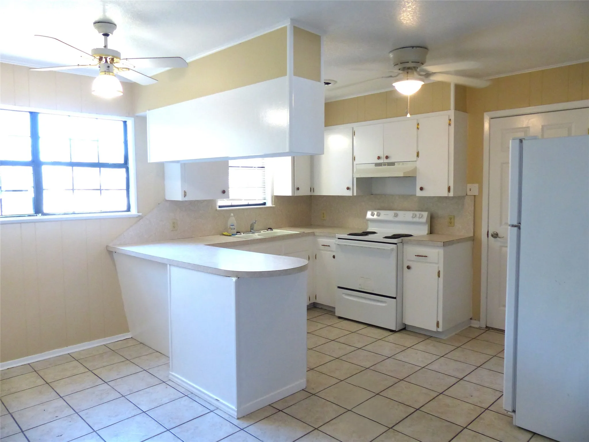 Single Family Residence For Sale in Mc Culloch County , 115 South Street, Brady, Texas 76825, 3 Bedroom, 1 Bathroom, Garage spaces, 1,242 Sqft, built in 1980, Price $147,000, mls#21356545, Real Estate Agent in Brady, Homes For Sale in Mc Culloch county, Homes For Sale in Brady, Realtor in Brady Texas, Real Estate Brokerage Independent Realty Texas, Luminita Cordes Realtor