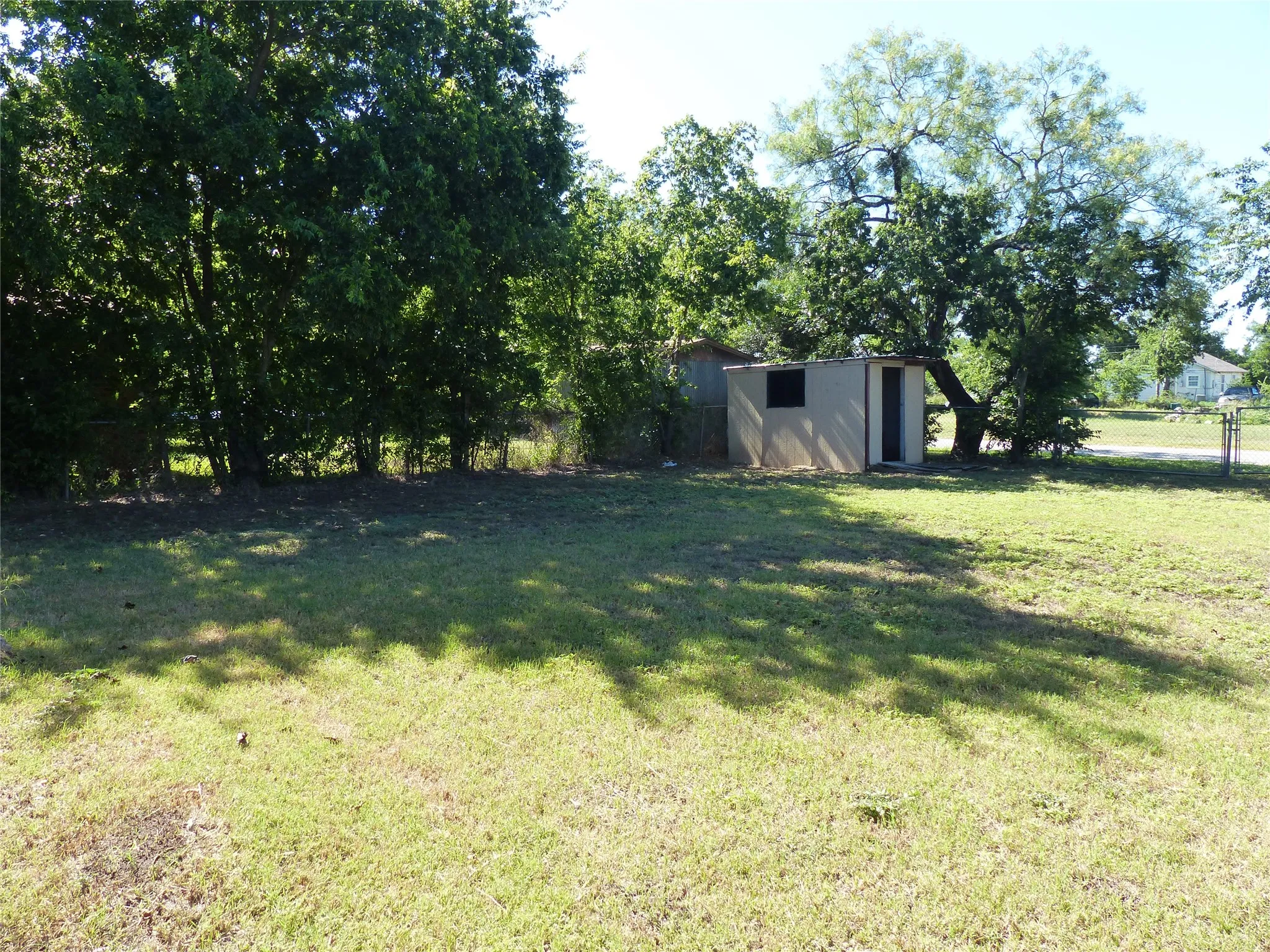 Single Family Residence For Sale in Mc Culloch County , 115 South Street, Brady, Texas 76825, 3 Bedroom, 1 Bathroom, Garage spaces, 1,242 Sqft, built in 1980, Price $147,000, mls#21356545, Real Estate Agent in Brady, Homes For Sale in Mc Culloch county, Homes For Sale in Brady, Realtor in Brady Texas, Real Estate Brokerage Independent Realty Texas, Luminita Cordes Realtor