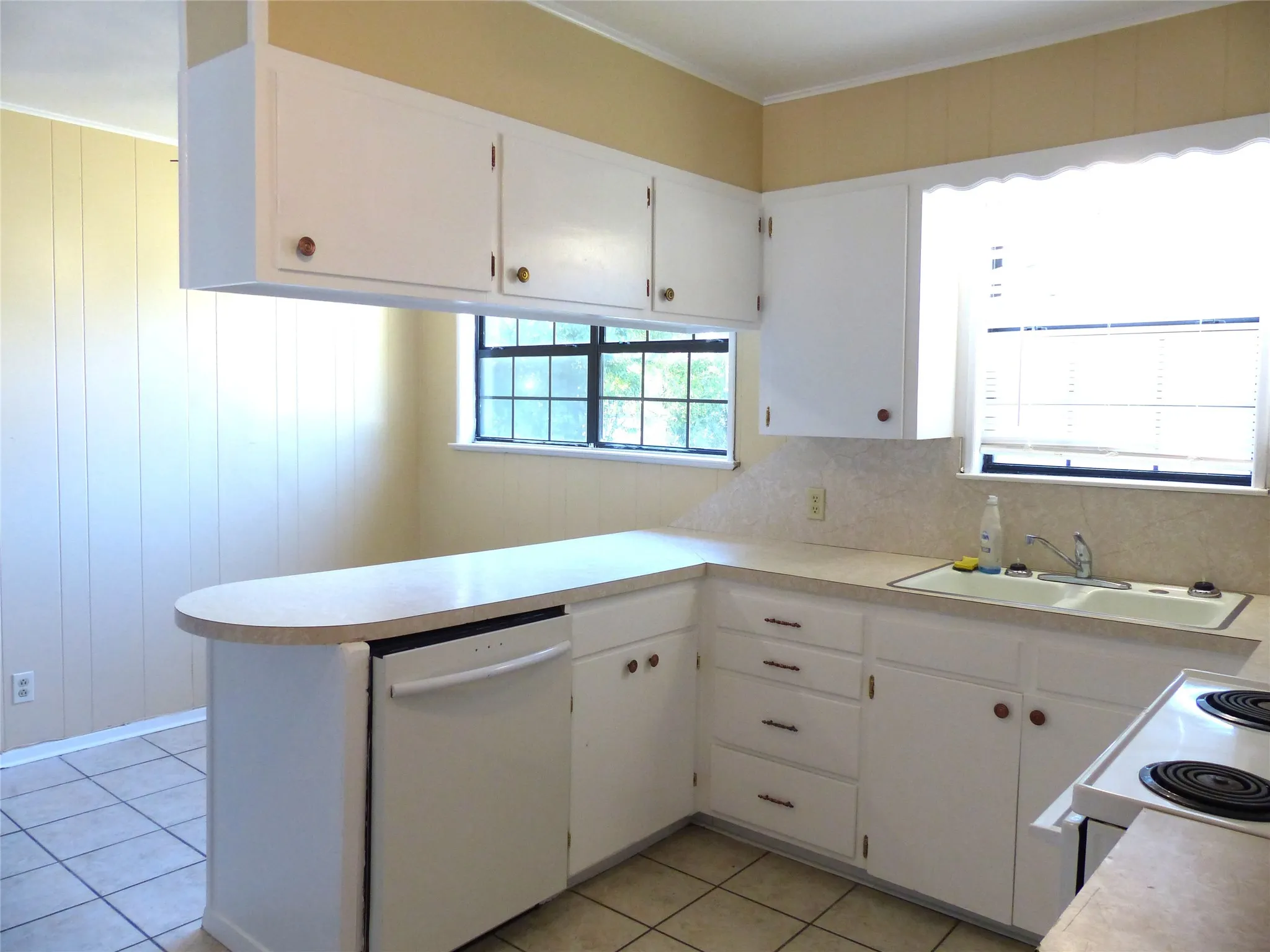 Single Family Residence For Sale in Mc Culloch County , 115 South Street, Brady, Texas 76825, 3 Bedroom, 1 Bathroom, Garage spaces, 1,242 Sqft, built in 1980, Price $147,000, mls#21356545, Real Estate Agent in Brady, Homes For Sale in Mc Culloch county, Homes For Sale in Brady, Realtor in Brady Texas, Real Estate Brokerage Independent Realty Texas, Luminita Cordes Realtor