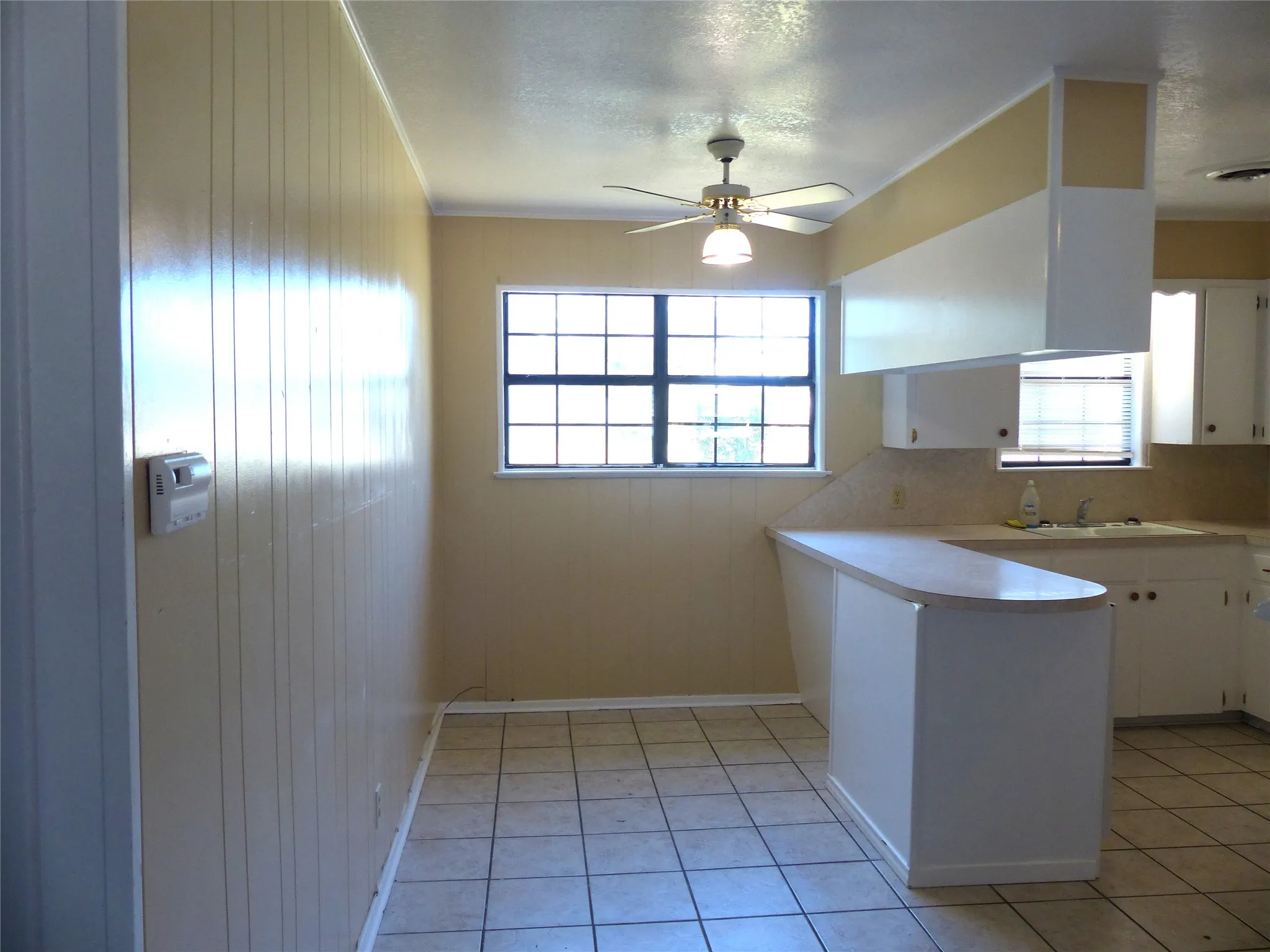 Single Family Residence For Sale in Mc Culloch County , 115 South Street, Brady, Texas 76825, 3 Bedroom, 1 Bathroom, Garage spaces, 1,242 Sqft, built in 1980, Price $147,000, mls#21356545, Real Estate Agent in Brady, Homes For Sale in Mc Culloch county, Homes For Sale in Brady, Realtor in Brady Texas, Real Estate Brokerage Independent Realty Texas, Luminita Cordes Realtor