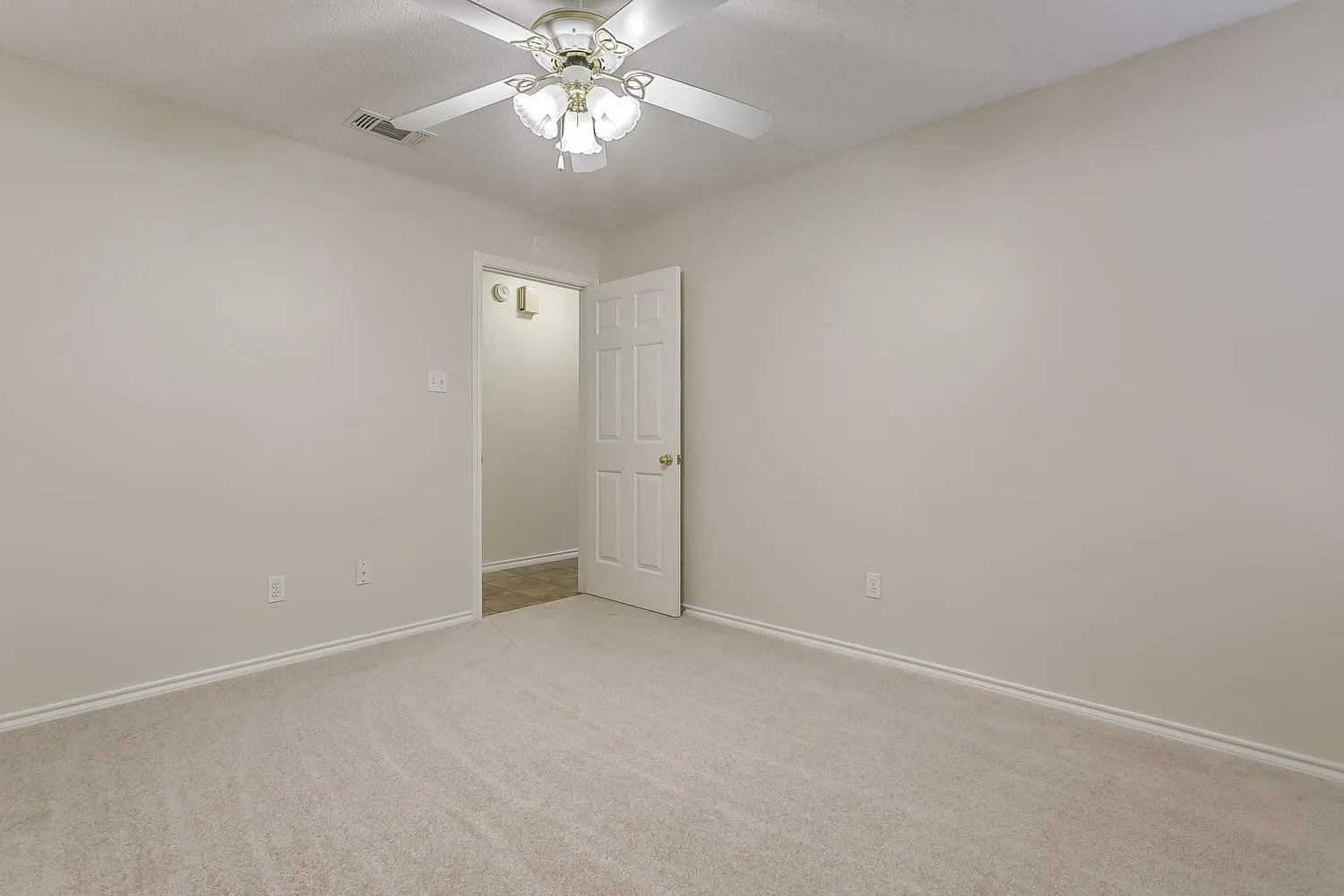 Plush carpeting and a ceiling fan with integrated lighting