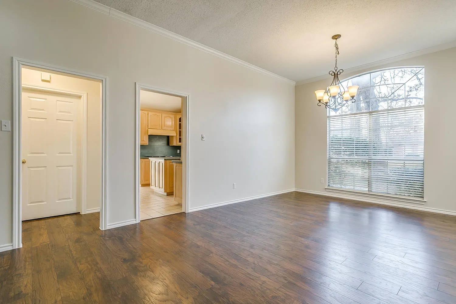 Single Family Residence For Sale in Johnson County , 901 Evandale Road, Burleson, Texas 76028, 3 Bedroom, 2 Bathroom, 2 Garage spaces, 1,976 Sqft, built in 1995, mls#21355376, Real Estate Agent in Burleson, Homes For Sale in Johnson county, Homes For Sale in Burleson, Realtor in Burleson Texas, Real Estate Brokerage Independent Realty Texas, Luminita Cordes Realtor