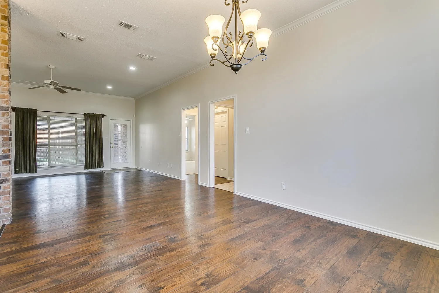 Single Family Residence For Sale in Johnson County , 901 Evandale Road, Burleson, Texas 76028, 3 Bedroom, 2 Bathroom, 2 Garage spaces, 1,976 Sqft, built in 1995, mls#21355376, Real Estate Agent in Burleson, Homes For Sale in Johnson county, Homes For Sale in Burleson, Realtor in Burleson Texas, Real Estate Brokerage Independent Realty Texas, Luminita Cordes Realtor