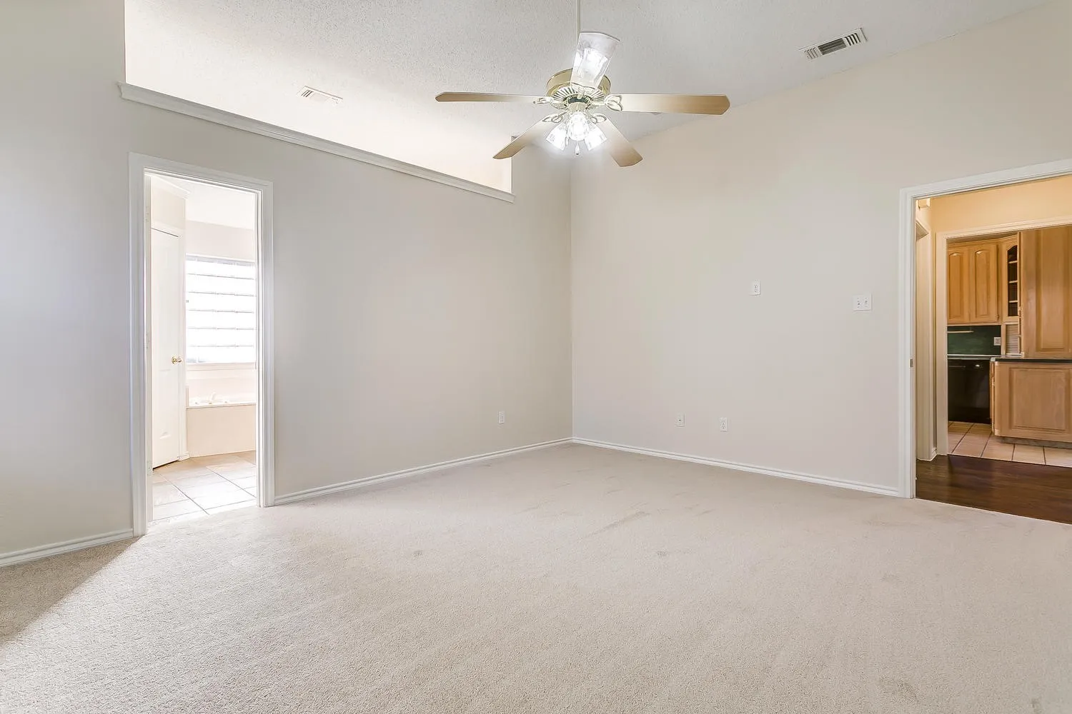Single Family Residence For Sale in Johnson County , 901 Evandale Road, Burleson, Texas 76028, 3 Bedroom, 2 Bathroom, 2 Garage spaces, 1,976 Sqft, built in 1995, mls#21355376, Real Estate Agent in Burleson, Homes For Sale in Johnson county, Homes For Sale in Burleson, Realtor in Burleson Texas, Real Estate Brokerage Independent Realty Texas, Luminita Cordes Realtor