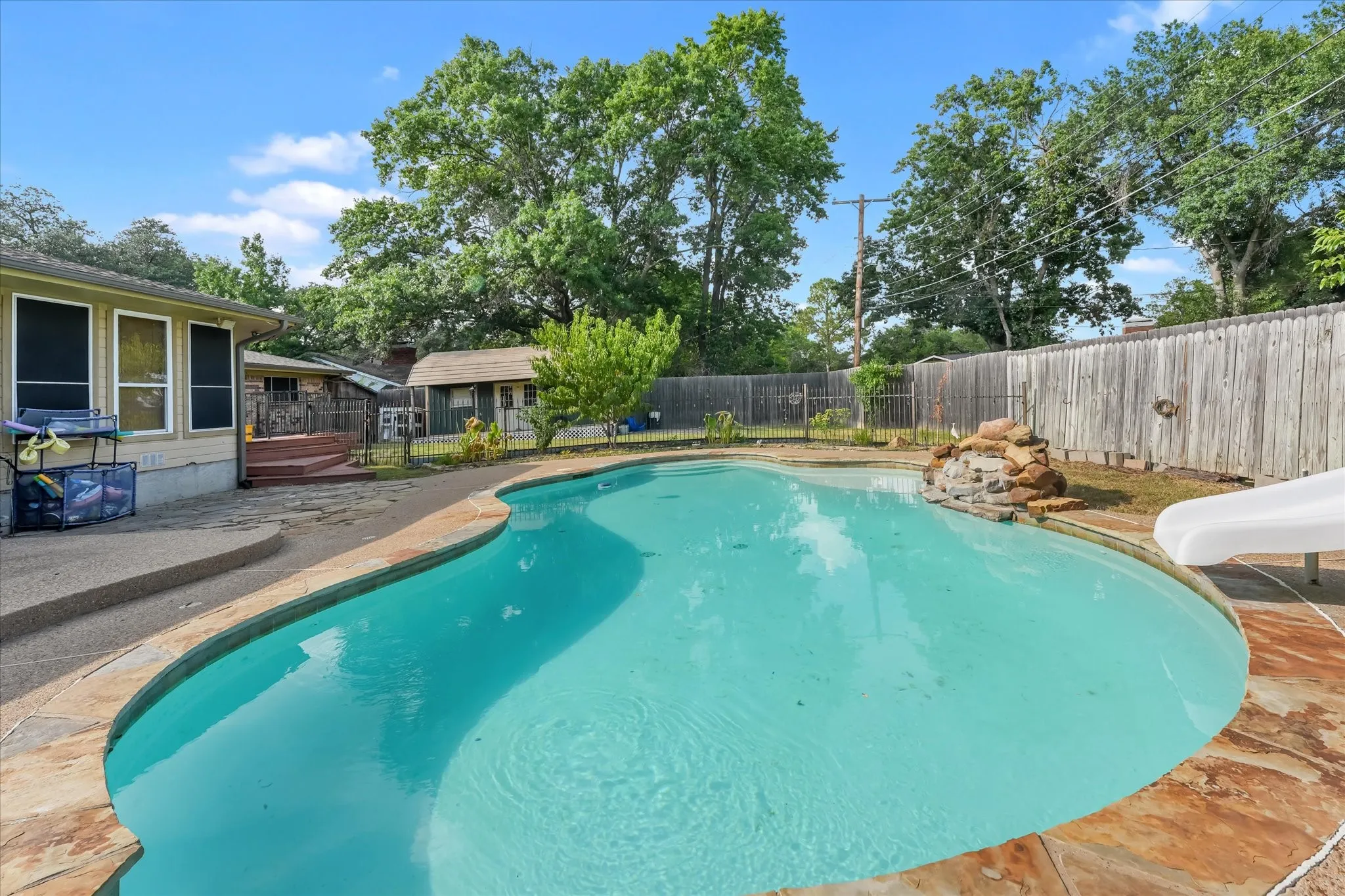 Single Family Residence For Sale in Hunt County , 5605 New Haven Street, Greenville, Texas 75402, 5 Bedroom, 3 Bathroom, Garage spaces, 2,574 Sqft, built in 1975, mls#21356552, Real Estate Agent in Greenville, Homes For Sale in Hunt county, Homes For Sale in Greenville, Realtor in Greenville Texas, Real Estate Brokerage Independent Realty Texas, Luminita Cordes Realtor
