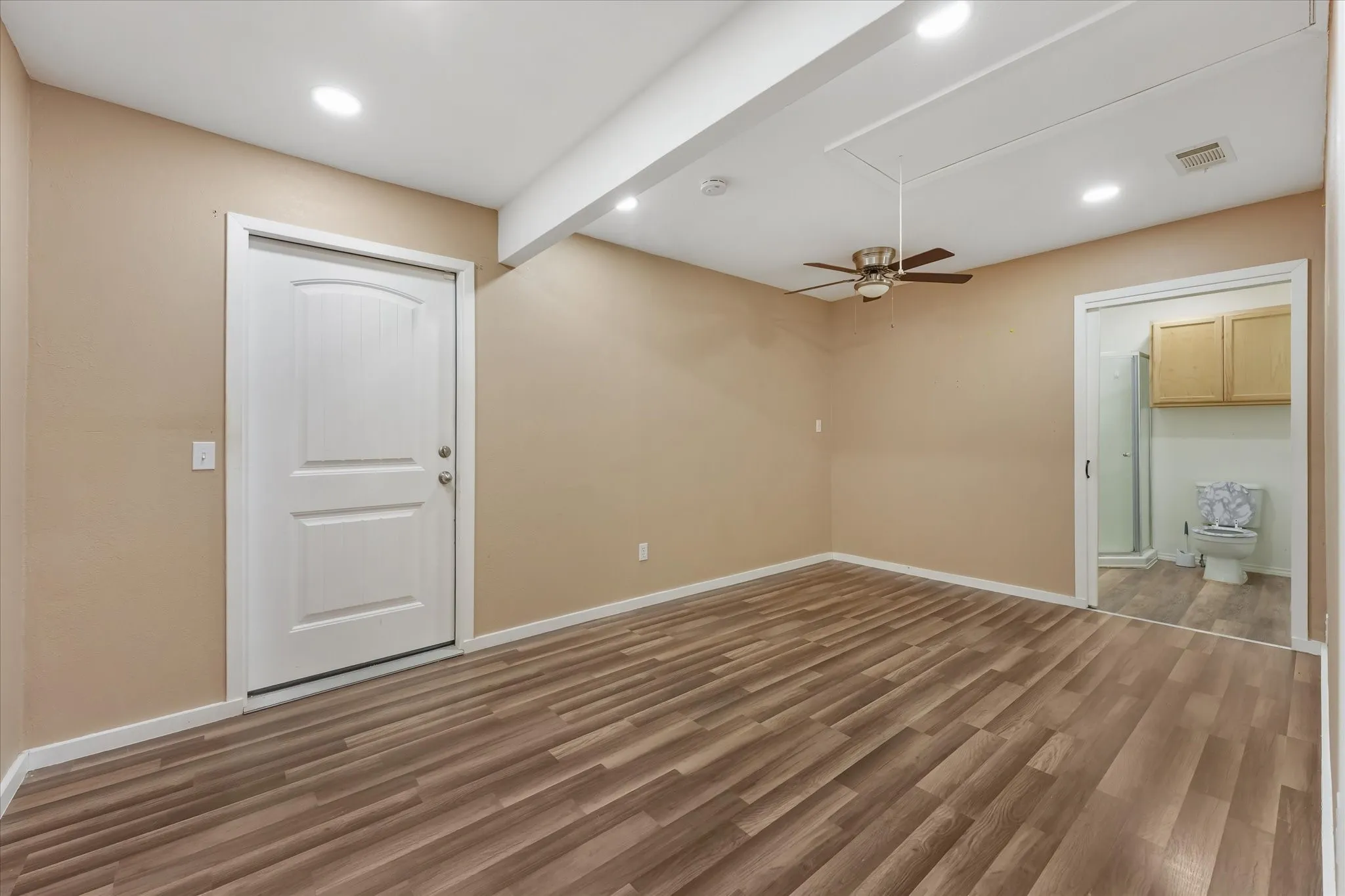 Single Family Residence For Sale in Hunt County , 5605 New Haven Street, Greenville, Texas 75402, 5 Bedroom, 3 Bathroom, Garage spaces, 2,574 Sqft, built in 1975, mls#21356552, Real Estate Agent in Greenville, Homes For Sale in Hunt county, Homes For Sale in Greenville, Realtor in Greenville Texas, Real Estate Brokerage Independent Realty Texas, Luminita Cordes Realtor