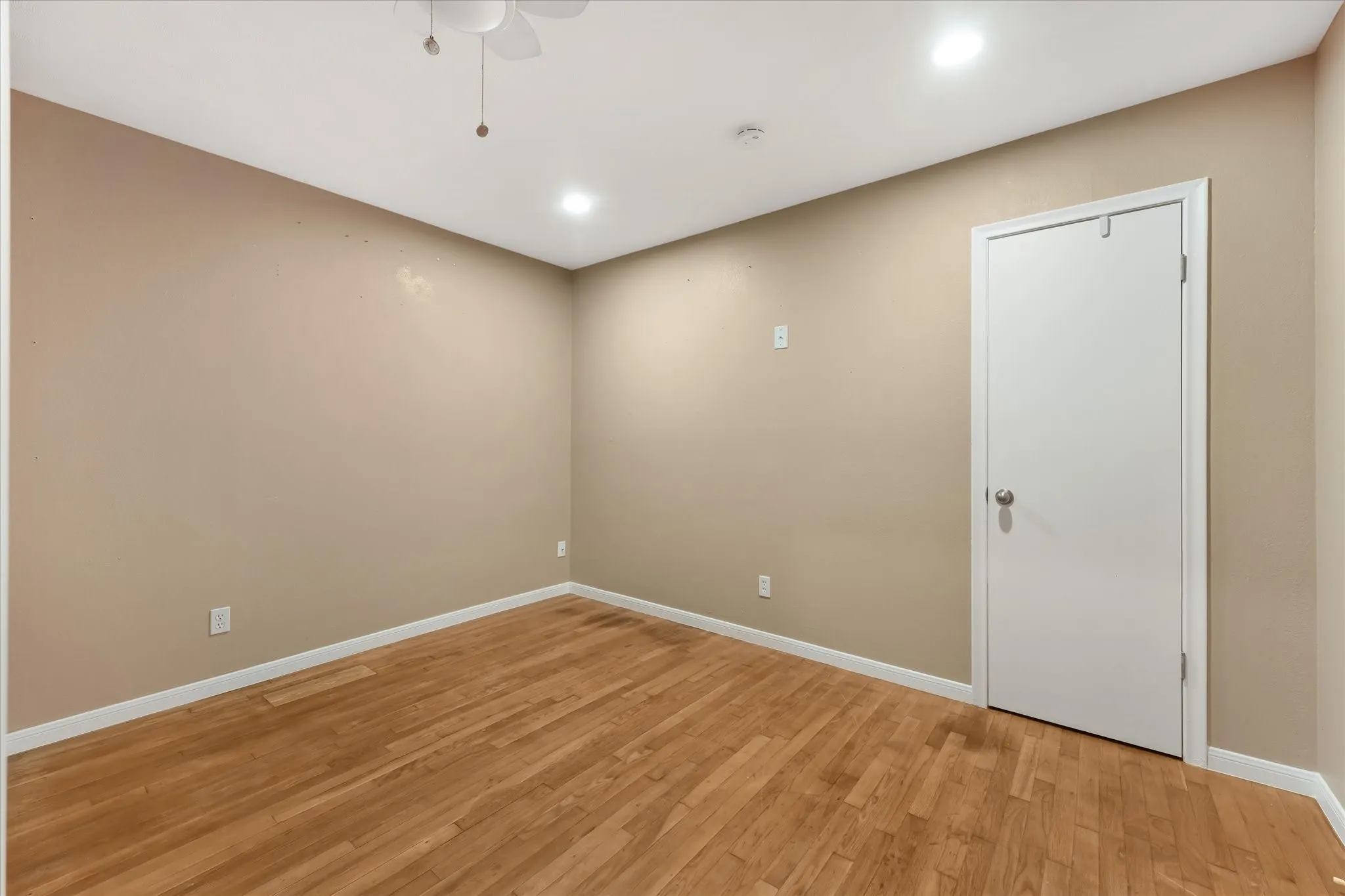Single Family Residence For Sale in Hunt County , 5605 New Haven Street, Greenville, Texas 75402, 5 Bedroom, 3 Bathroom, Garage spaces, 2,574 Sqft, built in 1975, mls#21356552, Real Estate Agent in Greenville, Homes For Sale in Hunt county, Homes For Sale in Greenville, Realtor in Greenville Texas, Real Estate Brokerage Independent Realty Texas, Luminita Cordes Realtor