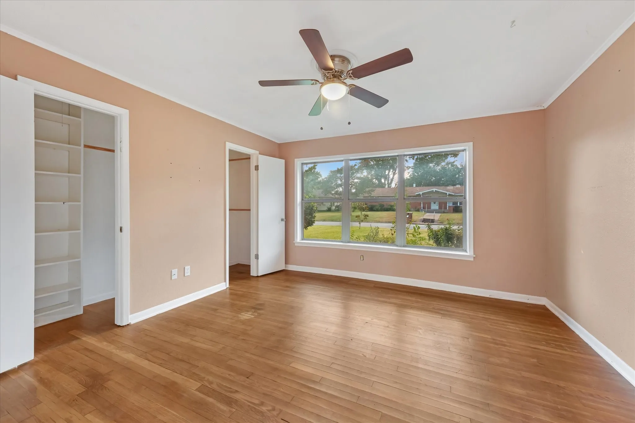 Single Family Residence For Sale in Hunt County , 5605 New Haven Street, Greenville, Texas 75402, 5 Bedroom, 3 Bathroom, Garage spaces, 2,574 Sqft, built in 1975, mls#21356552, Real Estate Agent in Greenville, Homes For Sale in Hunt county, Homes For Sale in Greenville, Realtor in Greenville Texas, Real Estate Brokerage Independent Realty Texas, Luminita Cordes Realtor