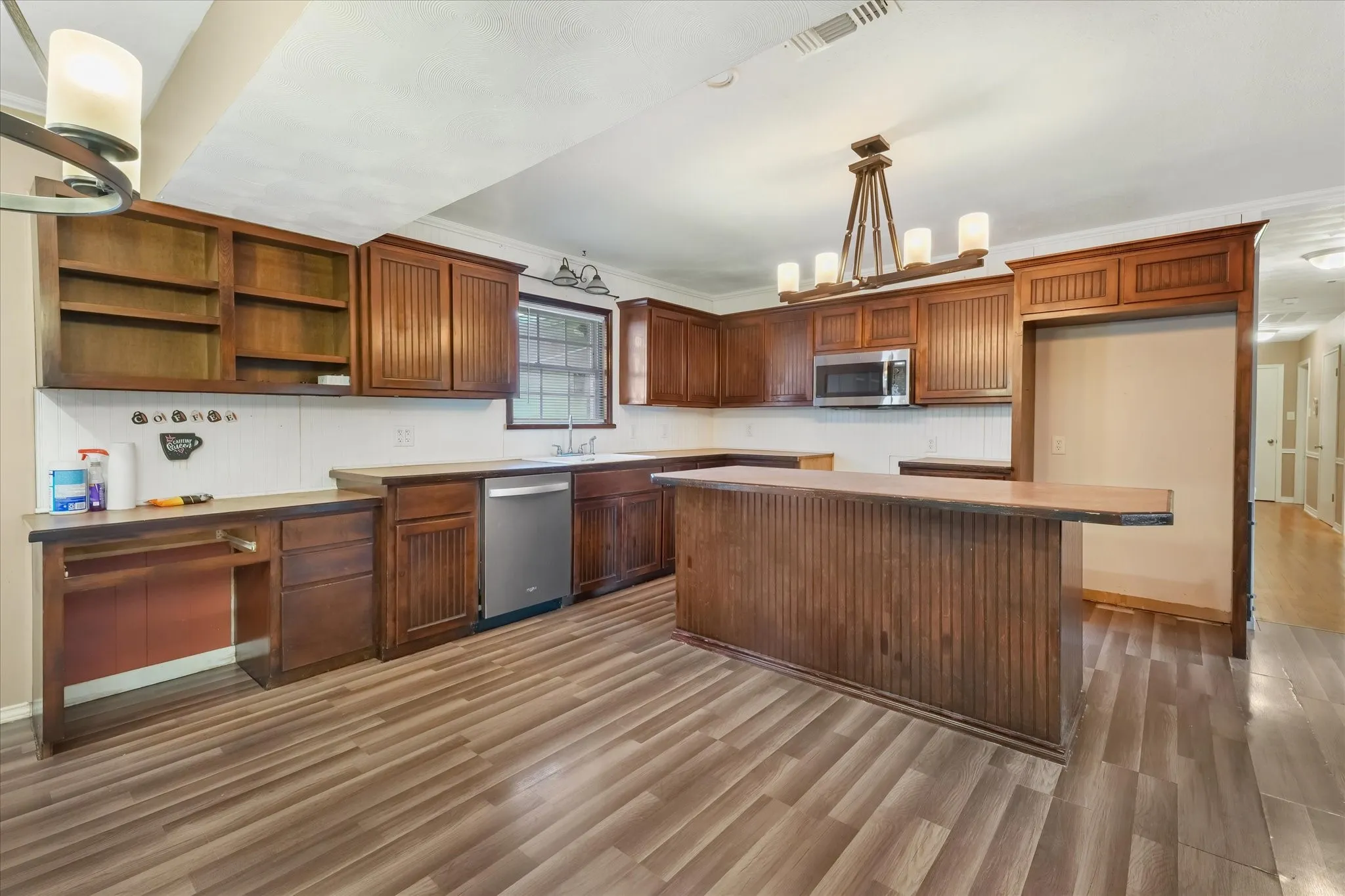 Single Family Residence For Sale in Hunt County , 5605 New Haven Street, Greenville, Texas 75402, 5 Bedroom, 3 Bathroom, Garage spaces, 2,574 Sqft, built in 1975, mls#21356552, Real Estate Agent in Greenville, Homes For Sale in Hunt county, Homes For Sale in Greenville, Realtor in Greenville Texas, Real Estate Brokerage Independent Realty Texas, Luminita Cordes Realtor