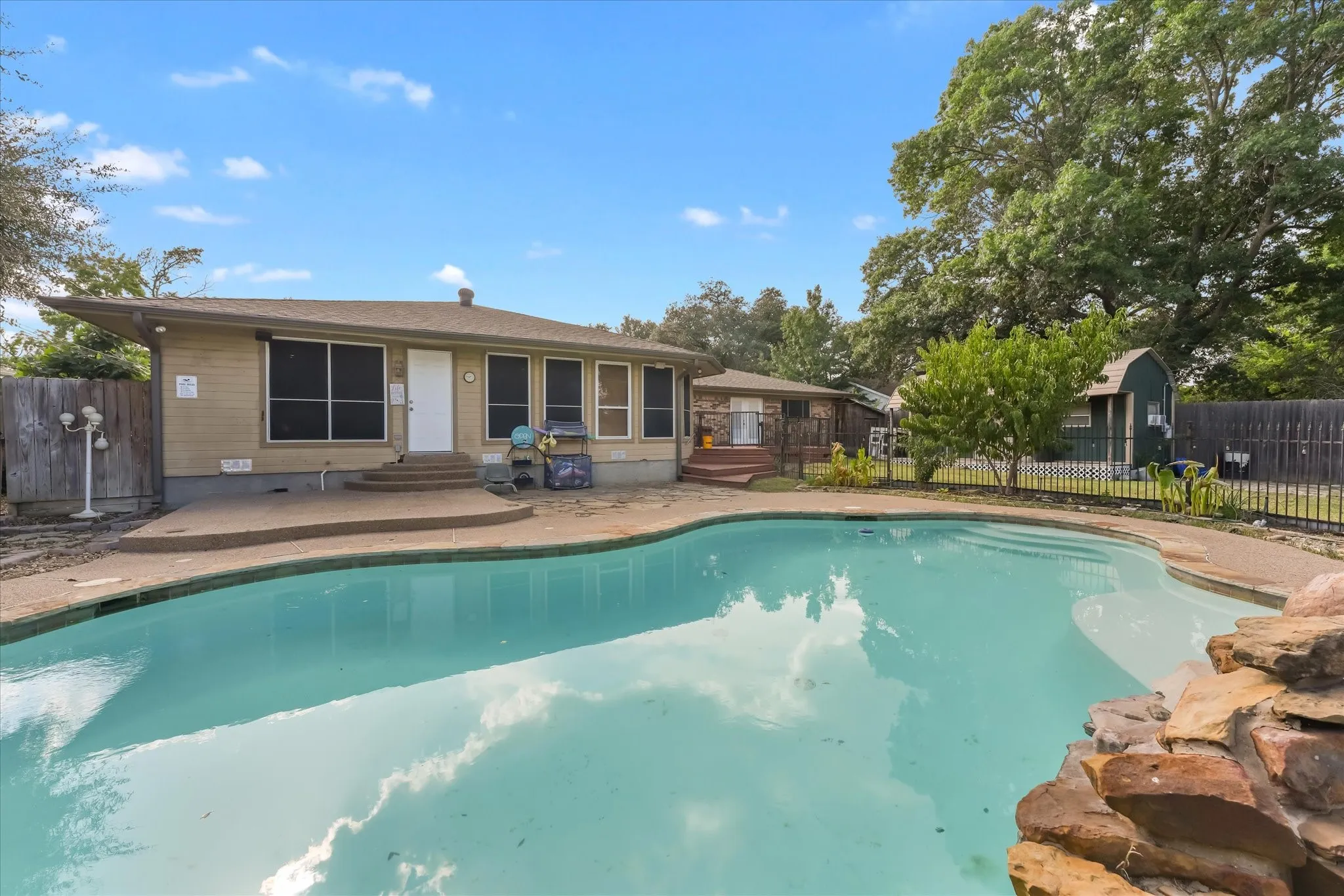 Single Family Residence For Sale in Hunt County , 5605 New Haven Street, Greenville, Texas 75402, 5 Bedroom, 3 Bathroom, Garage spaces, 2,574 Sqft, built in 1975, mls#21356552, Real Estate Agent in Greenville, Homes For Sale in Hunt county, Homes For Sale in Greenville, Realtor in Greenville Texas, Real Estate Brokerage Independent Realty Texas, Luminita Cordes Realtor