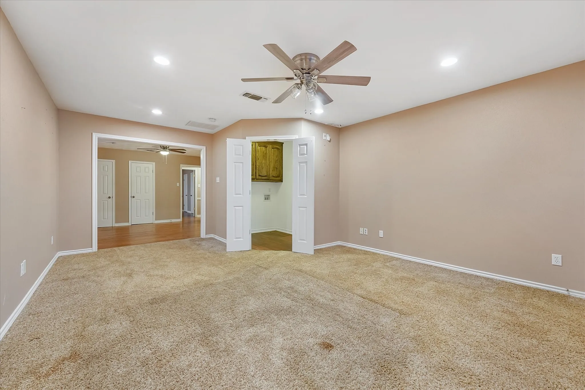Single Family Residence For Sale in Hunt County , 5605 New Haven Street, Greenville, Texas 75402, 5 Bedroom, 3 Bathroom, Garage spaces, 2,574 Sqft, built in 1975, mls#21356552, Real Estate Agent in Greenville, Homes For Sale in Hunt county, Homes For Sale in Greenville, Realtor in Greenville Texas, Real Estate Brokerage Independent Realty Texas, Luminita Cordes Realtor