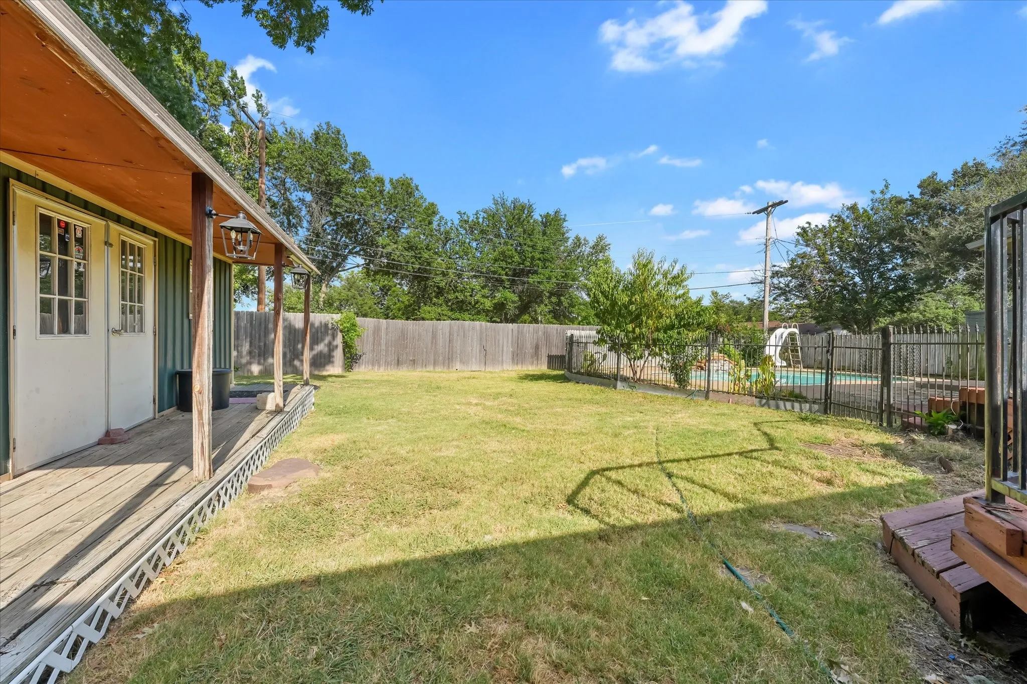 Single Family Residence For Sale in Hunt County , 5605 New Haven Street, Greenville, Texas 75402, 5 Bedroom, 3 Bathroom, Garage spaces, 2,574 Sqft, built in 1975, mls#21356552, Real Estate Agent in Greenville, Homes For Sale in Hunt county, Homes For Sale in Greenville, Realtor in Greenville Texas, Real Estate Brokerage Independent Realty Texas, Luminita Cordes Realtor