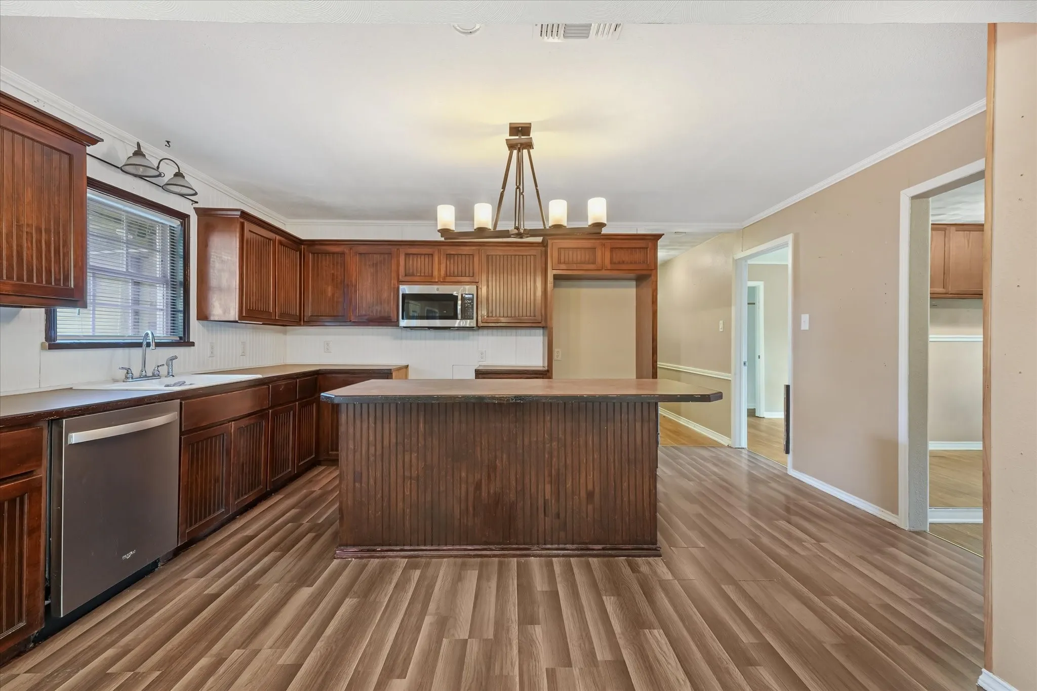 Single Family Residence For Sale in Hunt County , 5605 New Haven Street, Greenville, Texas 75402, 5 Bedroom, 3 Bathroom, Garage spaces, 2,574 Sqft, built in 1975, mls#21356552, Real Estate Agent in Greenville, Homes For Sale in Hunt county, Homes For Sale in Greenville, Realtor in Greenville Texas, Real Estate Brokerage Independent Realty Texas, Luminita Cordes Realtor