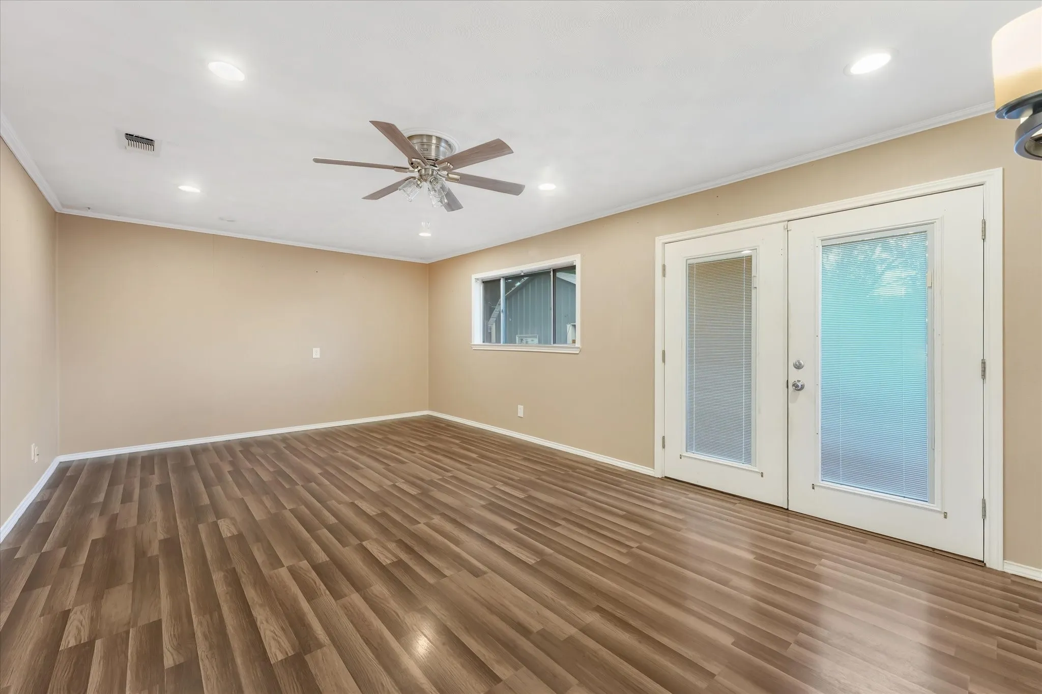 Single Family Residence For Sale in Hunt County , 5605 New Haven Street, Greenville, Texas 75402, 5 Bedroom, 3 Bathroom, Garage spaces, 2,574 Sqft, built in 1975, mls#21356552, Real Estate Agent in Greenville, Homes For Sale in Hunt county, Homes For Sale in Greenville, Realtor in Greenville Texas, Real Estate Brokerage Independent Realty Texas, Luminita Cordes Realtor