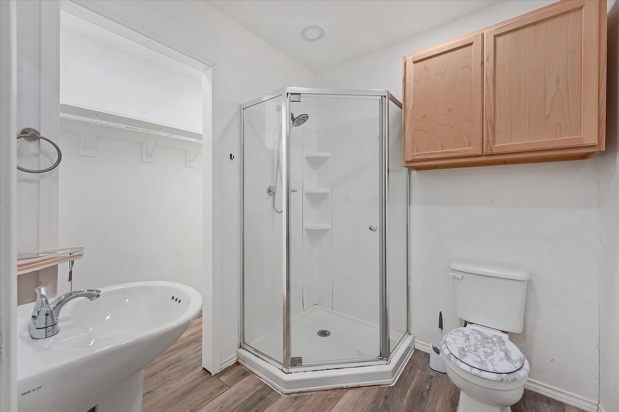 Single Family Residence For Sale in Hunt County , 5605 New Haven Street, Greenville, Texas 75402, 5 Bedroom, 3 Bathroom, Garage spaces, 2,574 Sqft, built in 1975, mls#21356552, Real Estate Agent in Greenville, Homes For Sale in Hunt county, Homes For Sale in Greenville, Realtor in Greenville Texas, Real Estate Brokerage Independent Realty Texas, Luminita Cordes Realtor