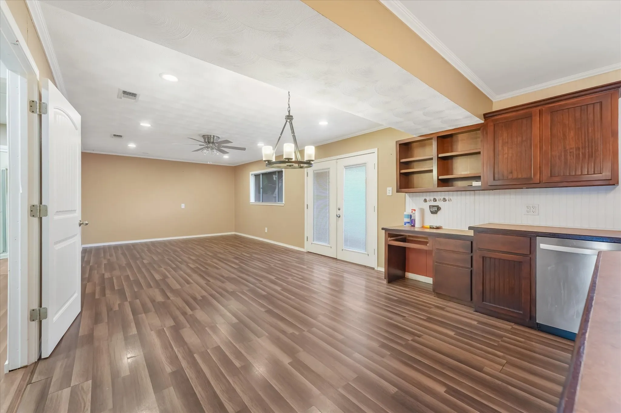 Single Family Residence For Sale in Hunt County , 5605 New Haven Street, Greenville, Texas 75402, 5 Bedroom, 3 Bathroom, Garage spaces, 2,574 Sqft, built in 1975, mls#21356552, Real Estate Agent in Greenville, Homes For Sale in Hunt county, Homes For Sale in Greenville, Realtor in Greenville Texas, Real Estate Brokerage Independent Realty Texas, Luminita Cordes Realtor