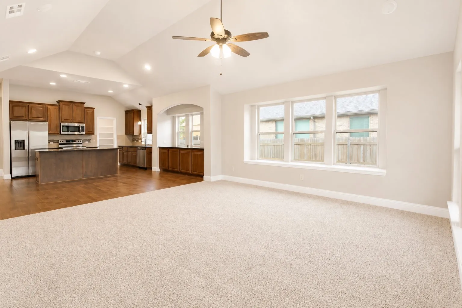 Single Family Residence For Sale in Ellis County , 512 Strait Lane, Waxahachie, Texas 75165, 4 Bedroom, 3 Bathroom, 2 Garage spaces, 2,766 Sqft, built in 2018, mls#21344438, Real Estate Agent in Waxahachie, Homes For Sale in Ellis county, Homes For Sale in Waxahachie, Realtor in Waxahachie Texas, Real Estate Brokerage Independent Realty Texas, Luminita Cordes Realtor