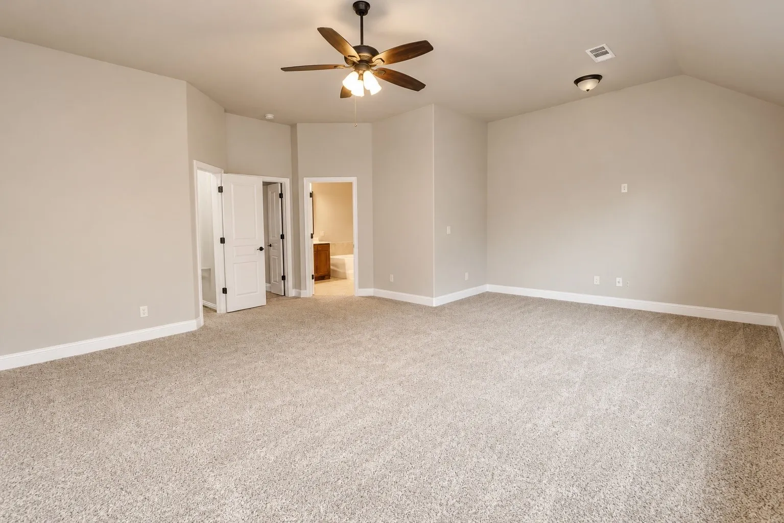 Single Family Residence For Sale in Ellis County , 512 Strait Lane, Waxahachie, Texas 75165, 4 Bedroom, 3 Bathroom, 2 Garage spaces, 2,766 Sqft, built in 2018, mls#21344438, Real Estate Agent in Waxahachie, Homes For Sale in Ellis county, Homes For Sale in Waxahachie, Realtor in Waxahachie Texas, Real Estate Brokerage Independent Realty Texas, Luminita Cordes Realtor