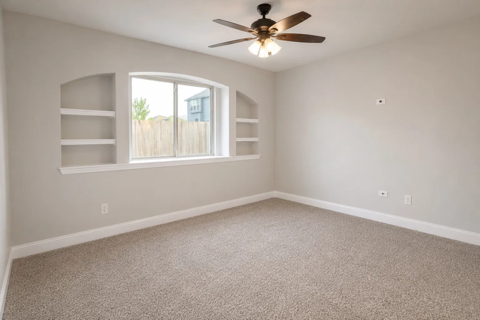 Single Family Residence For Sale in Ellis County , 512 Strait Lane, Waxahachie, Texas 75165, 4 Bedroom, 3 Bathroom, 2 Garage spaces, 2,766 Sqft, built in 2018, mls#21344438, Real Estate Agent in Waxahachie, Homes For Sale in Ellis county, Homes For Sale in Waxahachie, Realtor in Waxahachie Texas, Real Estate Brokerage Independent Realty Texas, Luminita Cordes Realtor