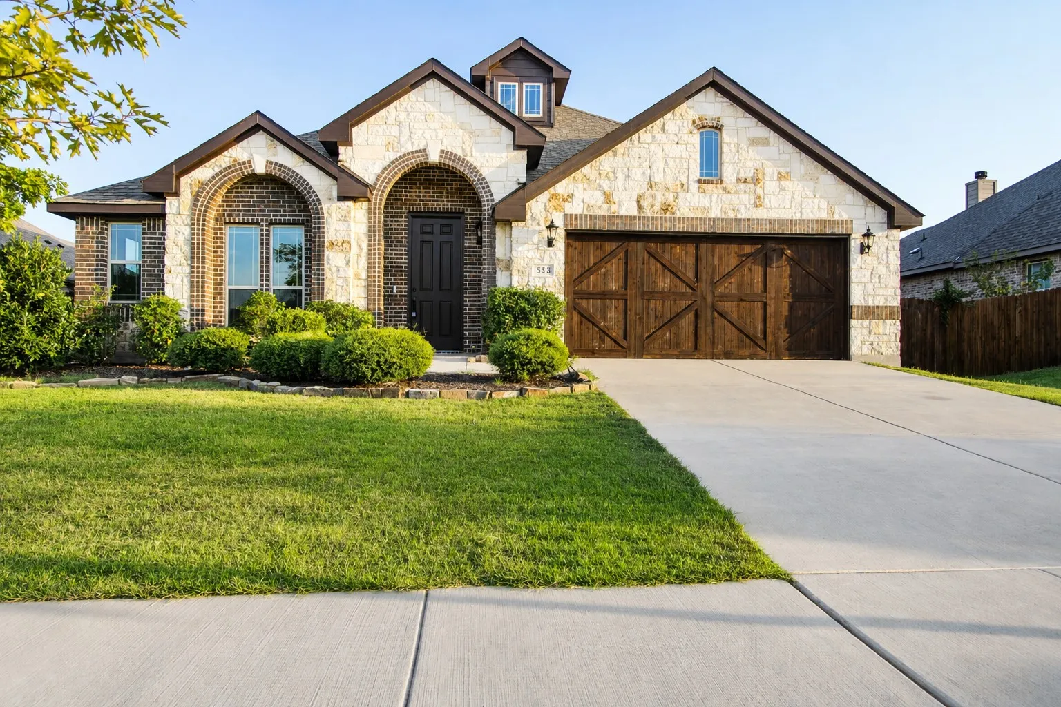 Single Family Residence For Sale in Ellis County , 512 Strait Lane, Waxahachie, Texas 75165, 4 Bedroom, 3 Bathroom, 2 Garage spaces, 2,766 Sqft, built in 2018, mls#21344438, Real Estate Agent in Waxahachie, Homes For Sale in Ellis county, Homes For Sale in Waxahachie, Realtor in Waxahachie Texas, Real Estate Brokerage Independent Realty Texas, Luminita Cordes Realtor