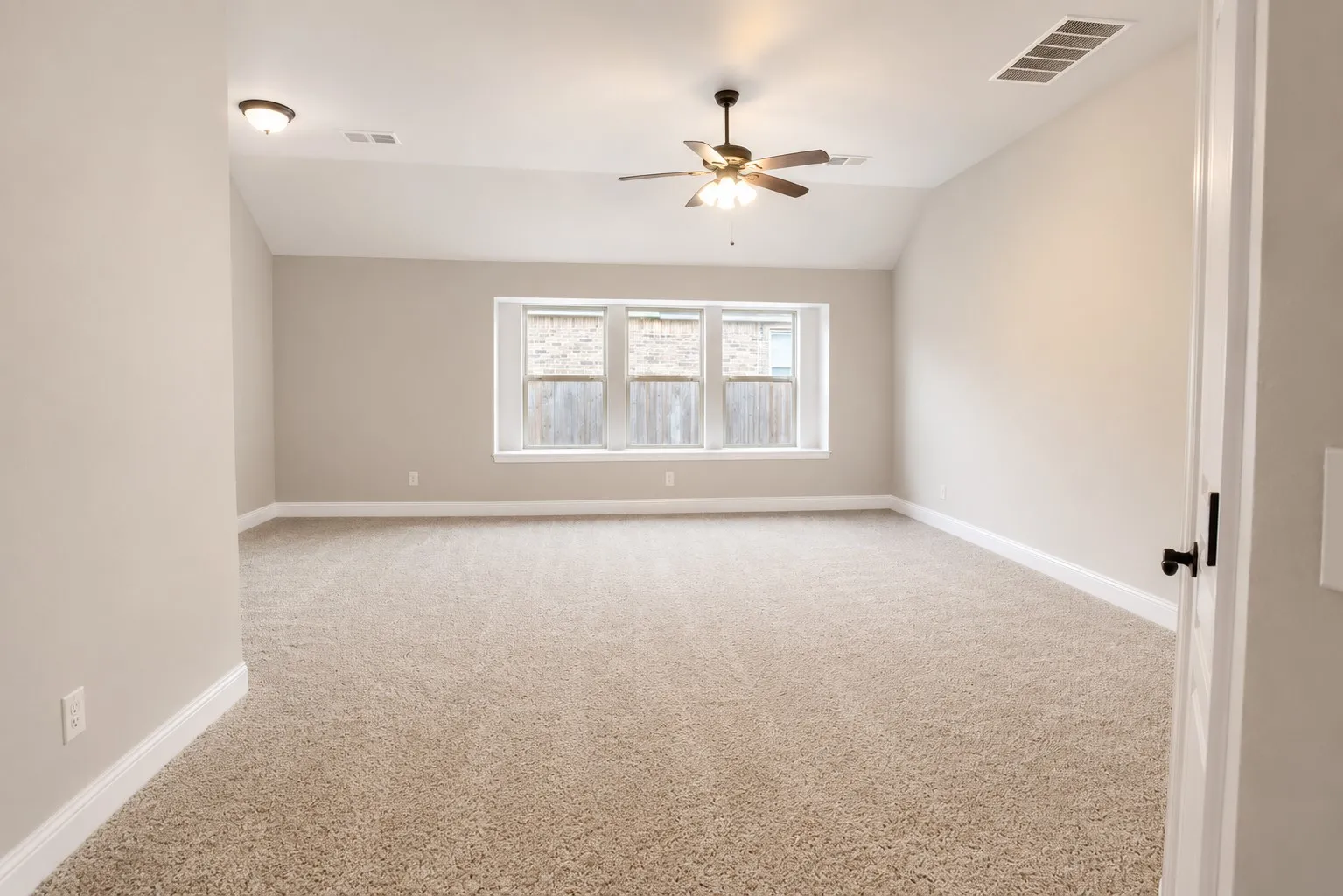 Single Family Residence For Sale in Ellis County , 512 Strait Lane, Waxahachie, Texas 75165, 4 Bedroom, 3 Bathroom, 2 Garage spaces, 2,766 Sqft, built in 2018, mls#21344438, Real Estate Agent in Waxahachie, Homes For Sale in Ellis county, Homes For Sale in Waxahachie, Realtor in Waxahachie Texas, Real Estate Brokerage Independent Realty Texas, Luminita Cordes Realtor