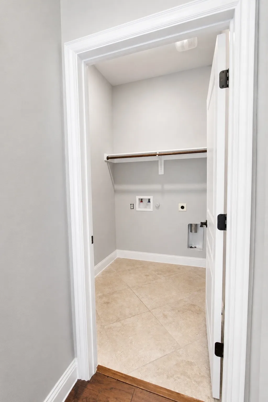 Single Family Residence For Sale in Ellis County , 512 Strait Lane, Waxahachie, Texas 75165, 4 Bedroom, 3 Bathroom, 2 Garage spaces, 2,766 Sqft, built in 2018, mls#21344438, Real Estate Agent in Waxahachie, Homes For Sale in Ellis county, Homes For Sale in Waxahachie, Realtor in Waxahachie Texas, Real Estate Brokerage Independent Realty Texas, Luminita Cordes Realtor