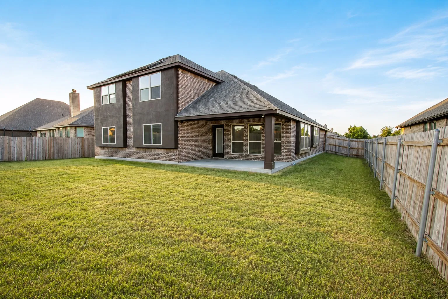 Single Family Residence For Sale in Ellis County , 512 Strait Lane, Waxahachie, Texas 75165, 4 Bedroom, 3 Bathroom, 2 Garage spaces, 2,766 Sqft, built in 2018, mls#21344438, Real Estate Agent in Waxahachie, Homes For Sale in Ellis county, Homes For Sale in Waxahachie, Realtor in Waxahachie Texas, Real Estate Brokerage Independent Realty Texas, Luminita Cordes Realtor
