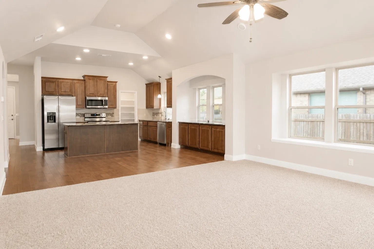 Single Family Residence For Sale in Ellis County , 512 Strait Lane, Waxahachie, Texas 75165, 4 Bedroom, 3 Bathroom, 2 Garage spaces, 2,766 Sqft, built in 2018, mls#21344438, Real Estate Agent in Waxahachie, Homes For Sale in Ellis county, Homes For Sale in Waxahachie, Realtor in Waxahachie Texas, Real Estate Brokerage Independent Realty Texas, Luminita Cordes Realtor