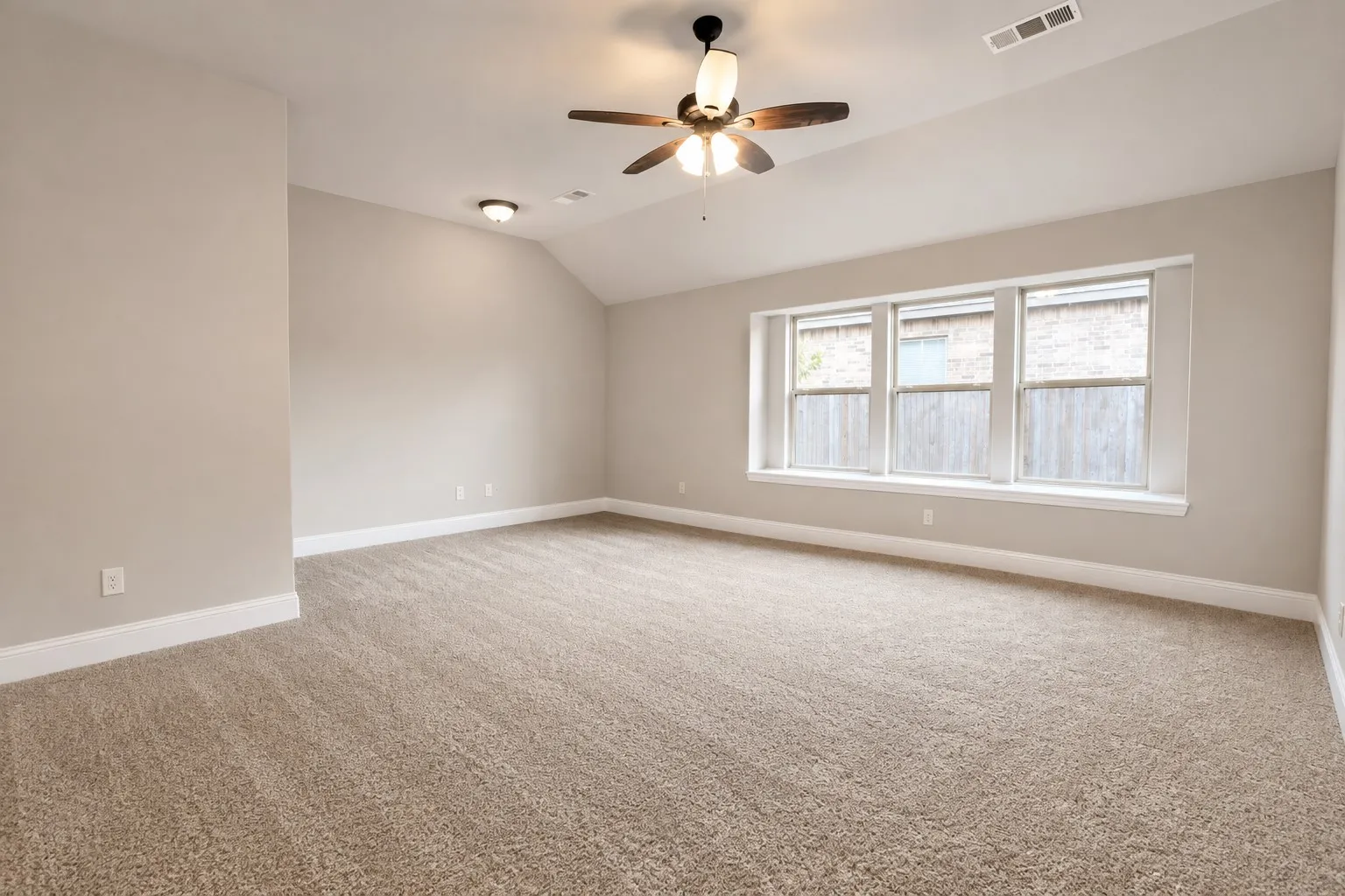 Single Family Residence For Sale in Ellis County , 512 Strait Lane, Waxahachie, Texas 75165, 4 Bedroom, 3 Bathroom, 2 Garage spaces, 2,766 Sqft, built in 2018, mls#21344438, Real Estate Agent in Waxahachie, Homes For Sale in Ellis county, Homes For Sale in Waxahachie, Realtor in Waxahachie Texas, Real Estate Brokerage Independent Realty Texas, Luminita Cordes Realtor
