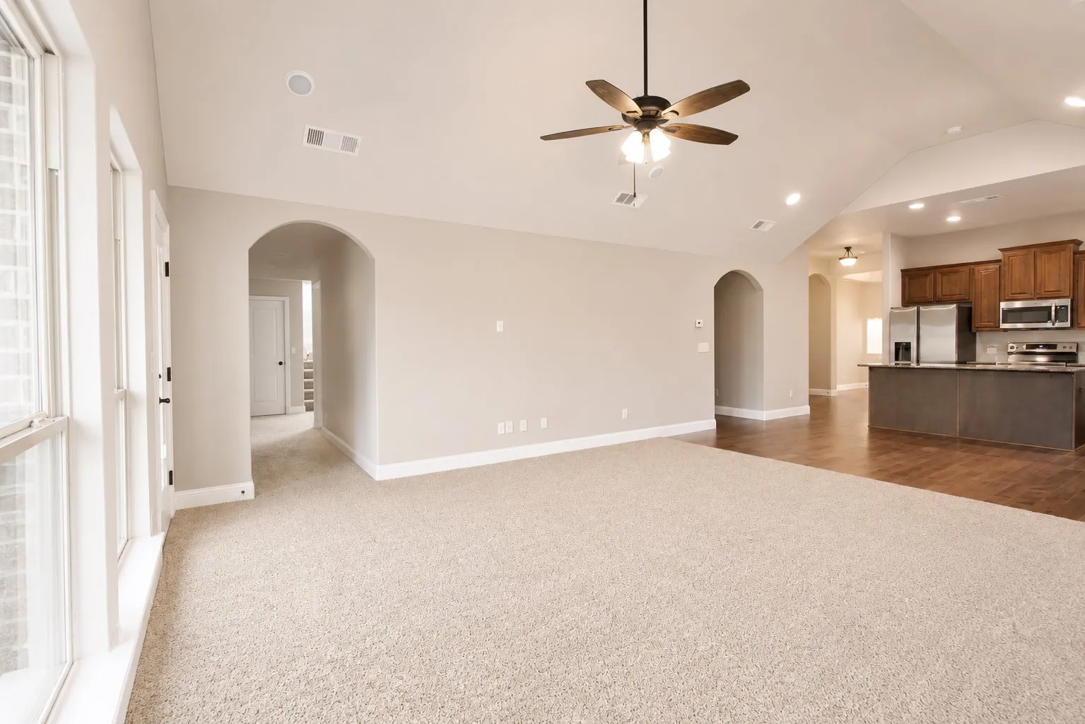 Single Family Residence For Sale in Ellis County , 512 Strait Lane, Waxahachie, Texas 75165, 4 Bedroom, 3 Bathroom, 2 Garage spaces, 2,766 Sqft, built in 2018, mls#21344438, Real Estate Agent in Waxahachie, Homes For Sale in Ellis county, Homes For Sale in Waxahachie, Realtor in Waxahachie Texas, Real Estate Brokerage Independent Realty Texas, Luminita Cordes Realtor