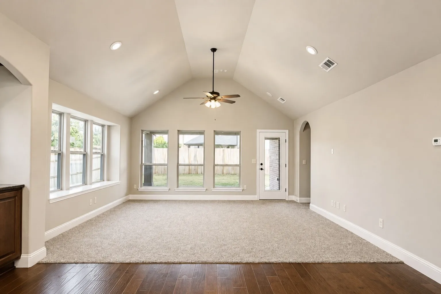 Single Family Residence For Sale in Ellis County , 512 Strait Lane, Waxahachie, Texas 75165, 4 Bedroom, 3 Bathroom, 2 Garage spaces, 2,766 Sqft, built in 2018, mls#21344438, Real Estate Agent in Waxahachie, Homes For Sale in Ellis county, Homes For Sale in Waxahachie, Realtor in Waxahachie Texas, Real Estate Brokerage Independent Realty Texas, Luminita Cordes Realtor