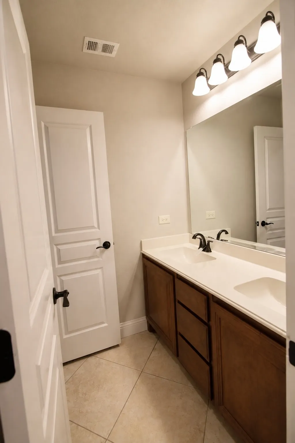 Single Family Residence For Sale in Ellis County , 512 Strait Lane, Waxahachie, Texas 75165, 4 Bedroom, 3 Bathroom, 2 Garage spaces, 2,766 Sqft, built in 2018, mls#21344438, Real Estate Agent in Waxahachie, Homes For Sale in Ellis county, Homes For Sale in Waxahachie, Realtor in Waxahachie Texas, Real Estate Brokerage Independent Realty Texas, Luminita Cordes Realtor