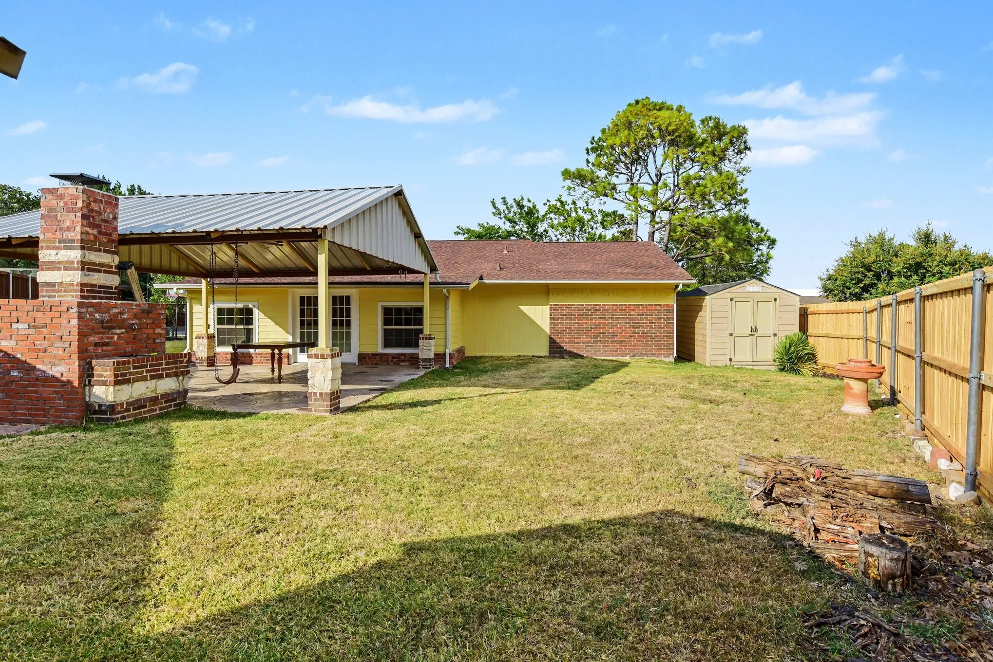 Single Family Residence For Sale in Dallas County , 714 Trend Drive, Garland, Texas 75043, 3 Bedroom, 2 Bathroom, 2 Garage spaces, 1,190 Sqft, built in 1971, mls#21350441, Real Estate Agent in Garland, Homes For Sale in Dallas county, Homes For Sale in Garland, Realtor in Garland Texas, Real Estate Brokerage Independent Realty Texas, Luminita Cordes Realtor