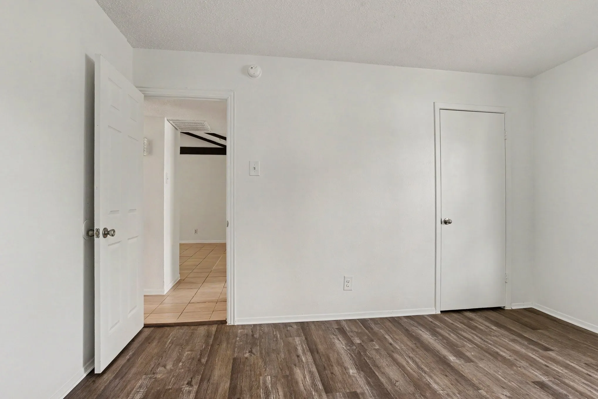 Single Family Residence For Sale in Dallas County , 714 Trend Drive, Garland, Texas 75043, 3 Bedroom, 2 Bathroom, 2 Garage spaces, 1,190 Sqft, built in 1971, mls#21350441, Real Estate Agent in Garland, Homes For Sale in Dallas county, Homes For Sale in Garland, Realtor in Garland Texas, Real Estate Brokerage Independent Realty Texas, Luminita Cordes Realtor
