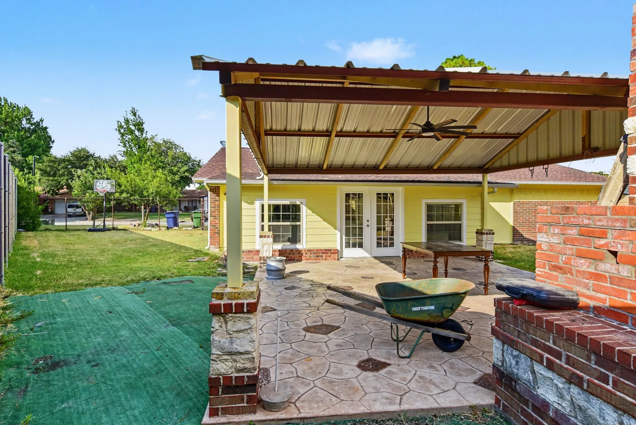 Single Family Residence For Sale in Dallas County , 714 Trend Drive, Garland, Texas 75043, 3 Bedroom, 2 Bathroom, 2 Garage spaces, 1,190 Sqft, built in 1971, mls#21350441, Real Estate Agent in Garland, Homes For Sale in Dallas county, Homes For Sale in Garland, Realtor in Garland Texas, Real Estate Brokerage Independent Realty Texas, Luminita Cordes Realtor