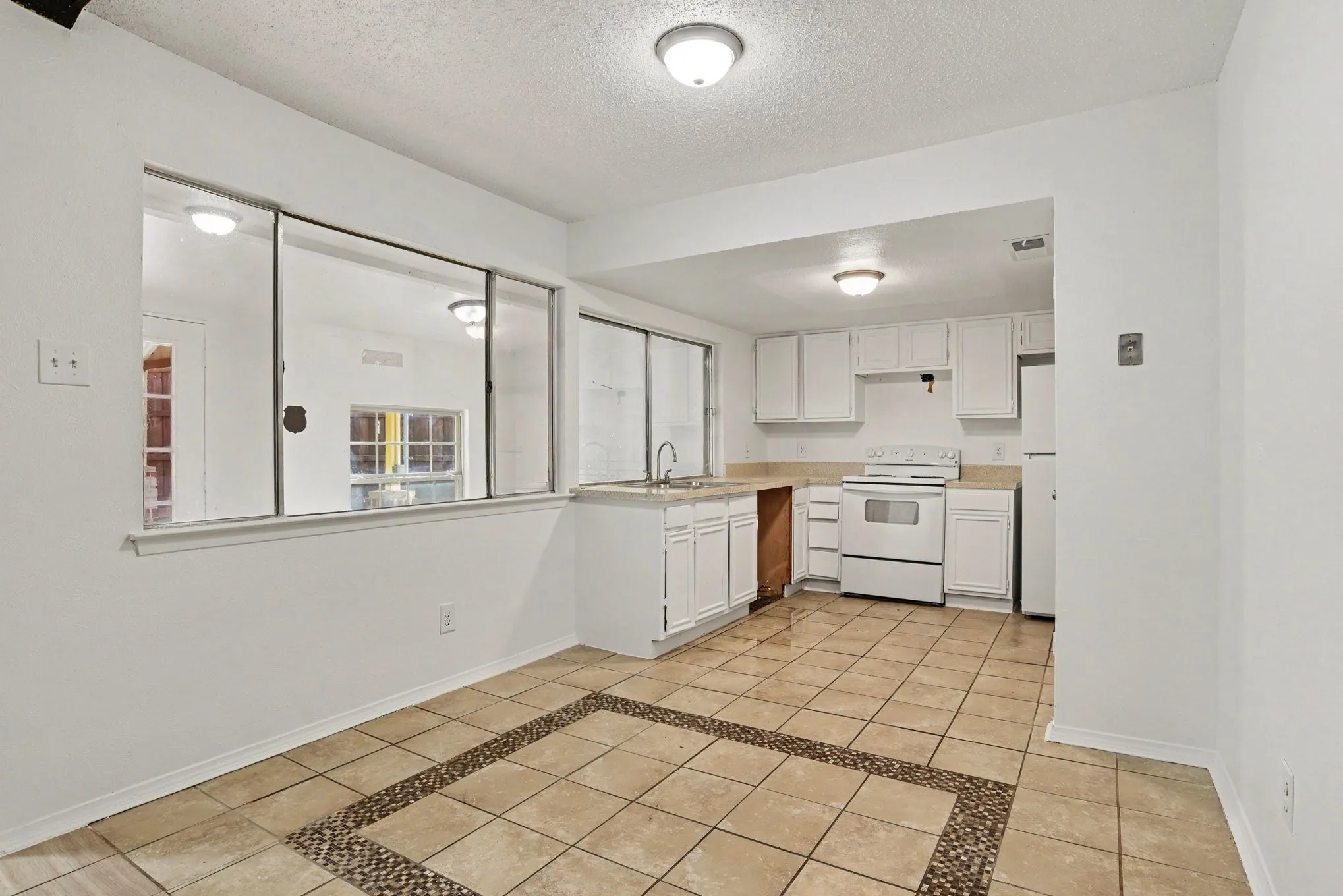 Single Family Residence For Sale in Dallas County , 714 Trend Drive, Garland, Texas 75043, 3 Bedroom, 2 Bathroom, 2 Garage spaces, 1,190 Sqft, built in 1971, mls#21350441, Real Estate Agent in Garland, Homes For Sale in Dallas county, Homes For Sale in Garland, Realtor in Garland Texas, Real Estate Brokerage Independent Realty Texas, Luminita Cordes Realtor