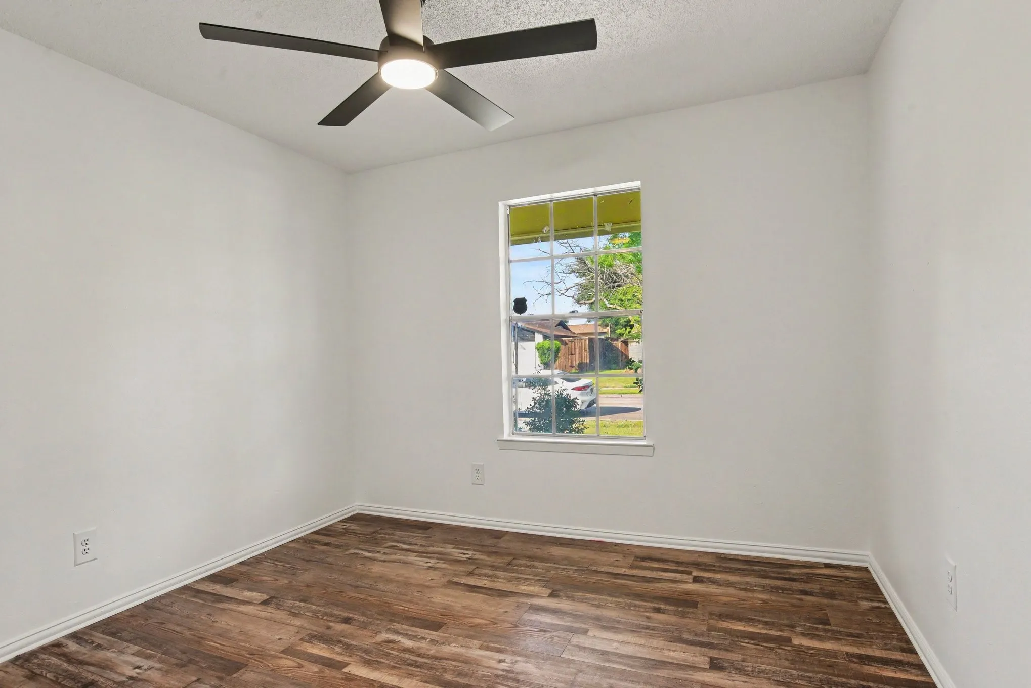Single Family Residence For Sale in Dallas County , 714 Trend Drive, Garland, Texas 75043, 3 Bedroom, 2 Bathroom, 2 Garage spaces, 1,190 Sqft, built in 1971, mls#21350441, Real Estate Agent in Garland, Homes For Sale in Dallas county, Homes For Sale in Garland, Realtor in Garland Texas, Real Estate Brokerage Independent Realty Texas, Luminita Cordes Realtor