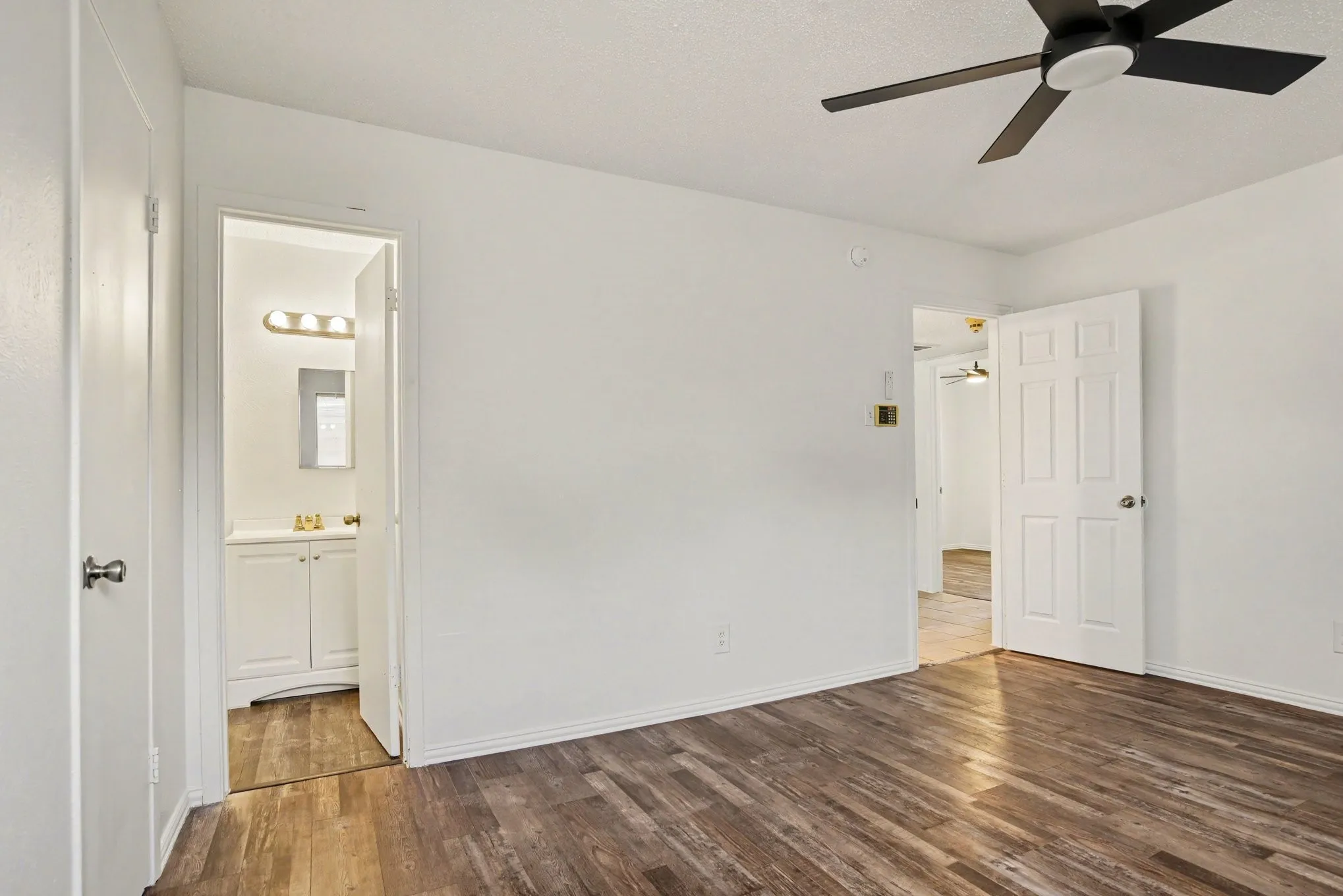 Single Family Residence For Sale in Dallas County , 714 Trend Drive, Garland, Texas 75043, 3 Bedroom, 2 Bathroom, 2 Garage spaces, 1,190 Sqft, built in 1971, mls#21350441, Real Estate Agent in Garland, Homes For Sale in Dallas county, Homes For Sale in Garland, Realtor in Garland Texas, Real Estate Brokerage Independent Realty Texas, Luminita Cordes Realtor