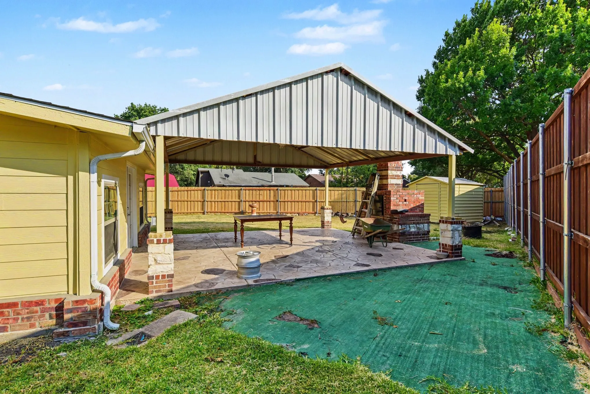 Single Family Residence For Sale in Dallas County , 714 Trend Drive, Garland, Texas 75043, 3 Bedroom, 2 Bathroom, 2 Garage spaces, 1,190 Sqft, built in 1971, mls#21350441, Real Estate Agent in Garland, Homes For Sale in Dallas county, Homes For Sale in Garland, Realtor in Garland Texas, Real Estate Brokerage Independent Realty Texas, Luminita Cordes Realtor